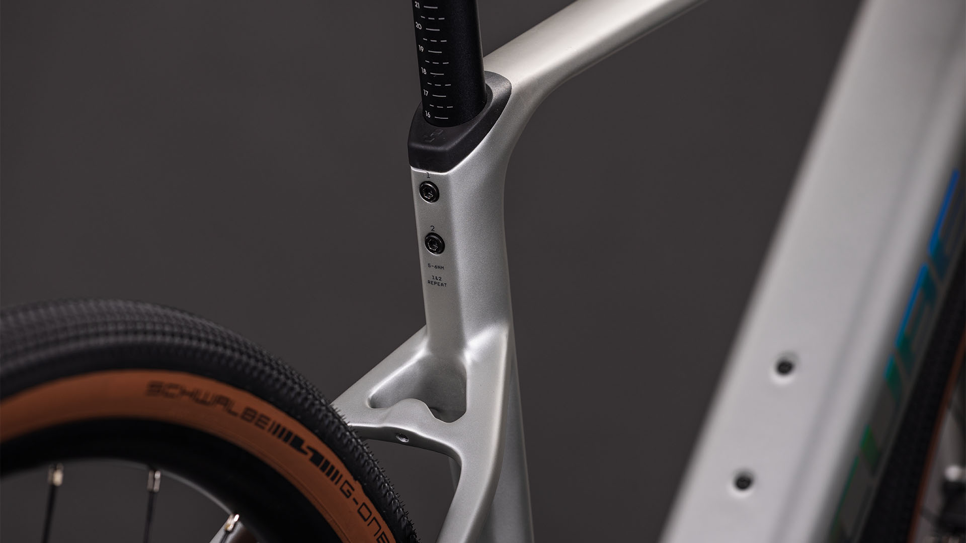 BICICLETA ELECTRICA CUBE NULANE HYBRID C:62 RACE 400X SLEEKGREY PRISM 2026 M [2]