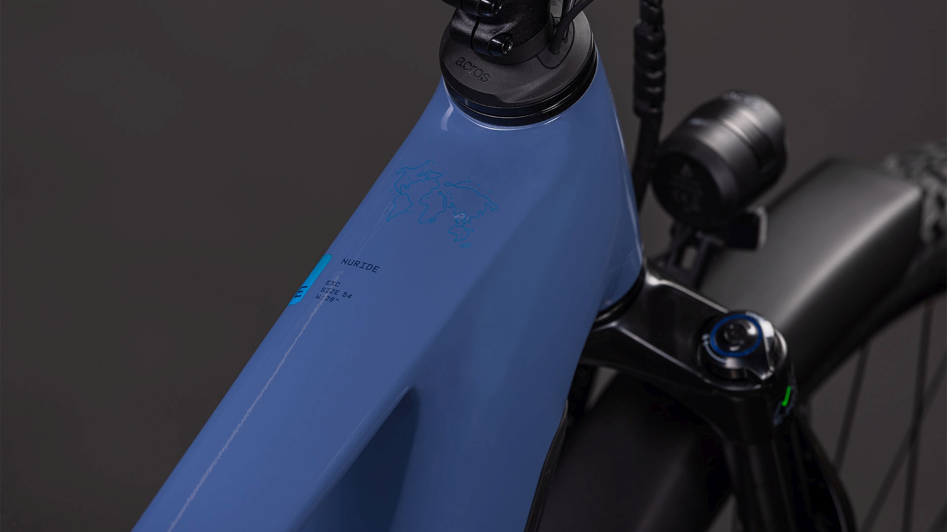 BICICLETA ELECTRICA CUBE NURIDE HYBRID EXC 800 JEANSBLUE BLUE 2026 58 cm [1]