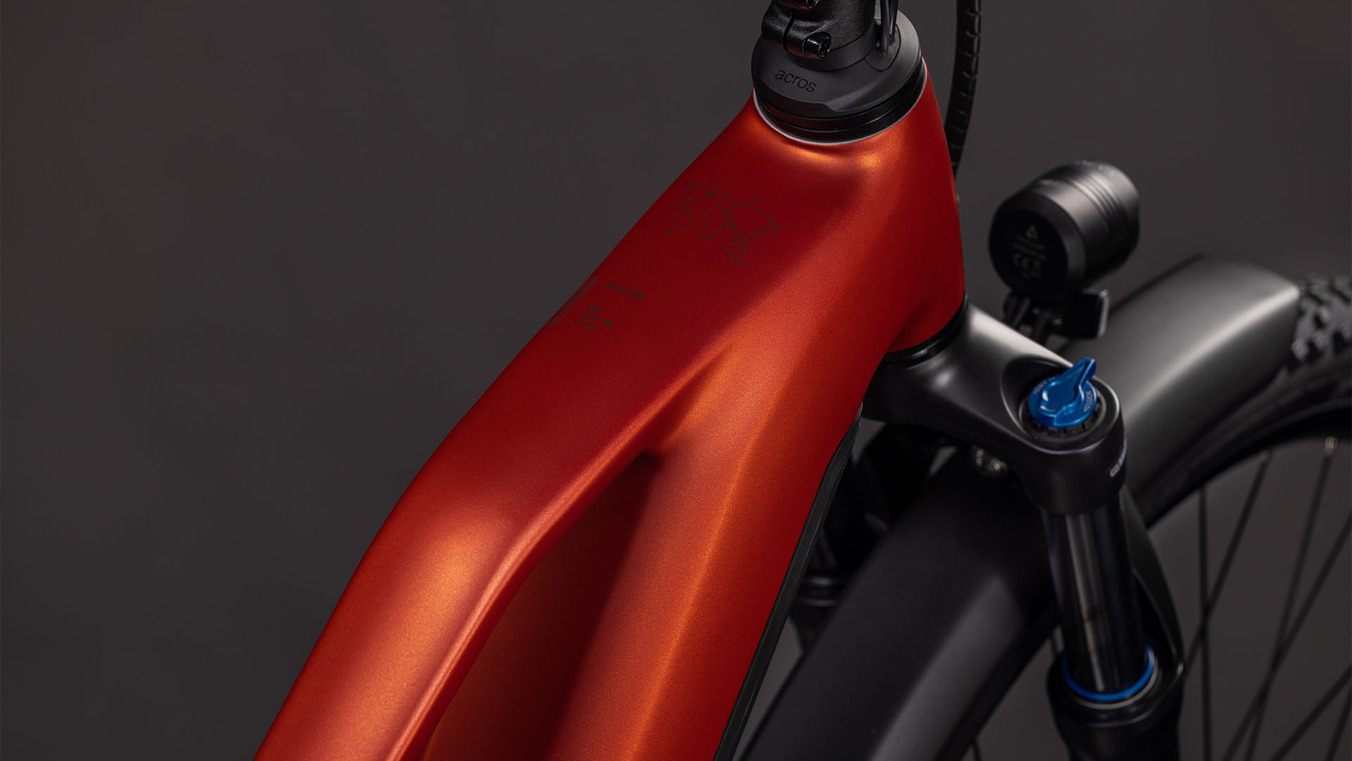 BICICLETA ELECTRICA CUBE NURIDE HYBRID PRO 600 TRAPEZE CHILLI BLACK 2026 50 cm [1]