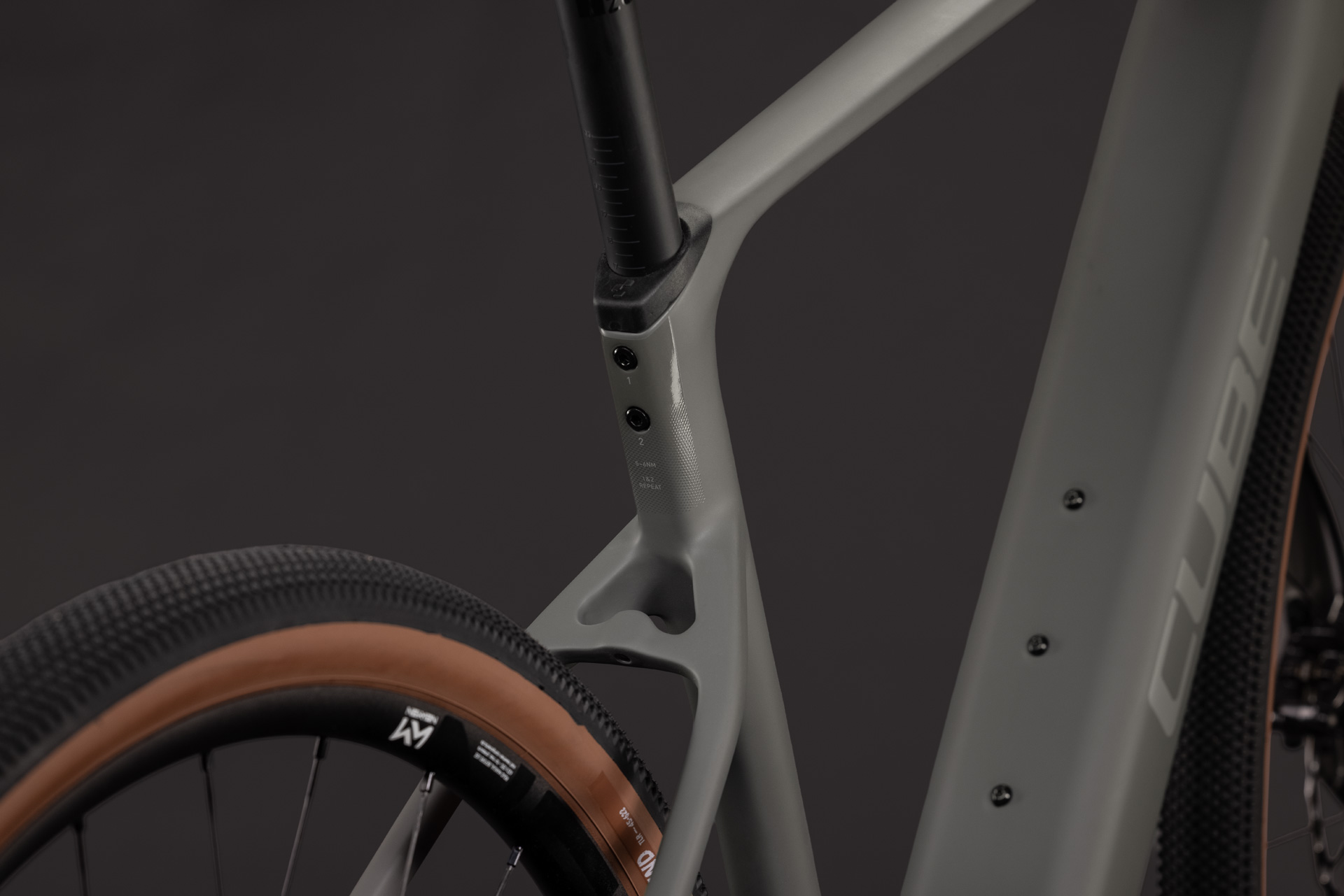 BICICLETA ELECTRICA CUBE NUROAD HYBRID C:62 RACE 400X OLDGREY GREY 2027 XL [2]