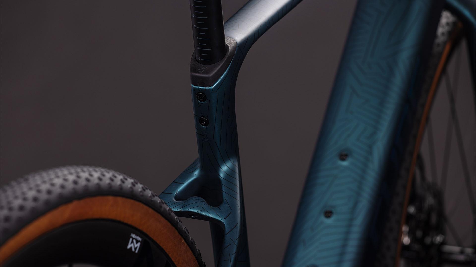 BICICLETA ELECTRICA CUBE NUROAD HYBRID C:62 SLT 400X ROYALGREEN CRISSCROSS 2026 S [2]