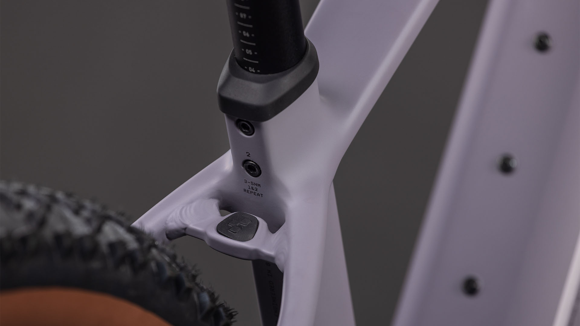 BICICLETA ELECTRICA CUBE REACTION HYBRID PERFORMANCE 600 PLUMGREY BLACK 2026 cadru M (18") - roti 29 [3]