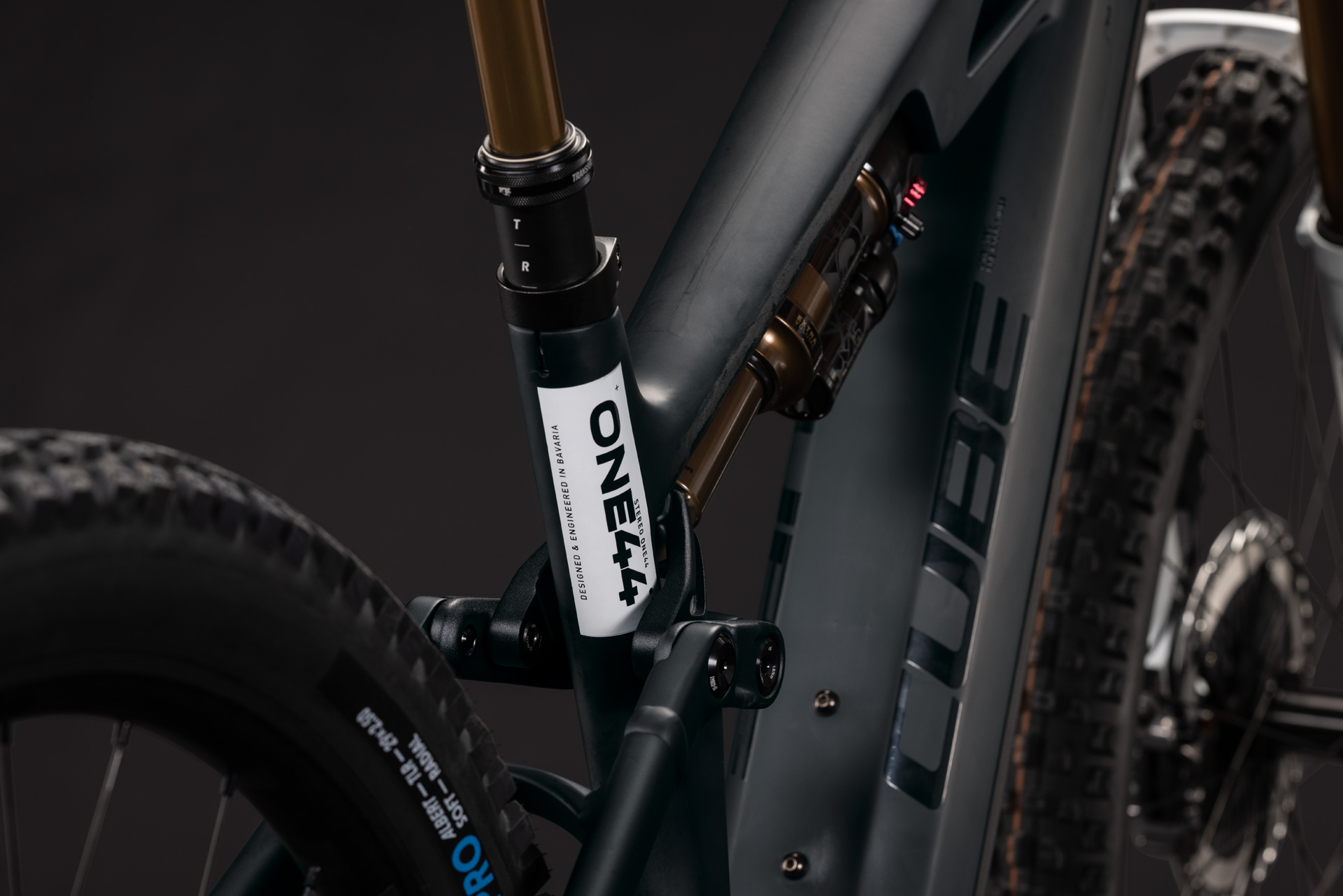 BICICLETA ELECTRICA CUBE STEREO HYBRID ONE44 HPC AT 800 CARBON WHITE 2027 cadru L (20") - roti 29 [3]