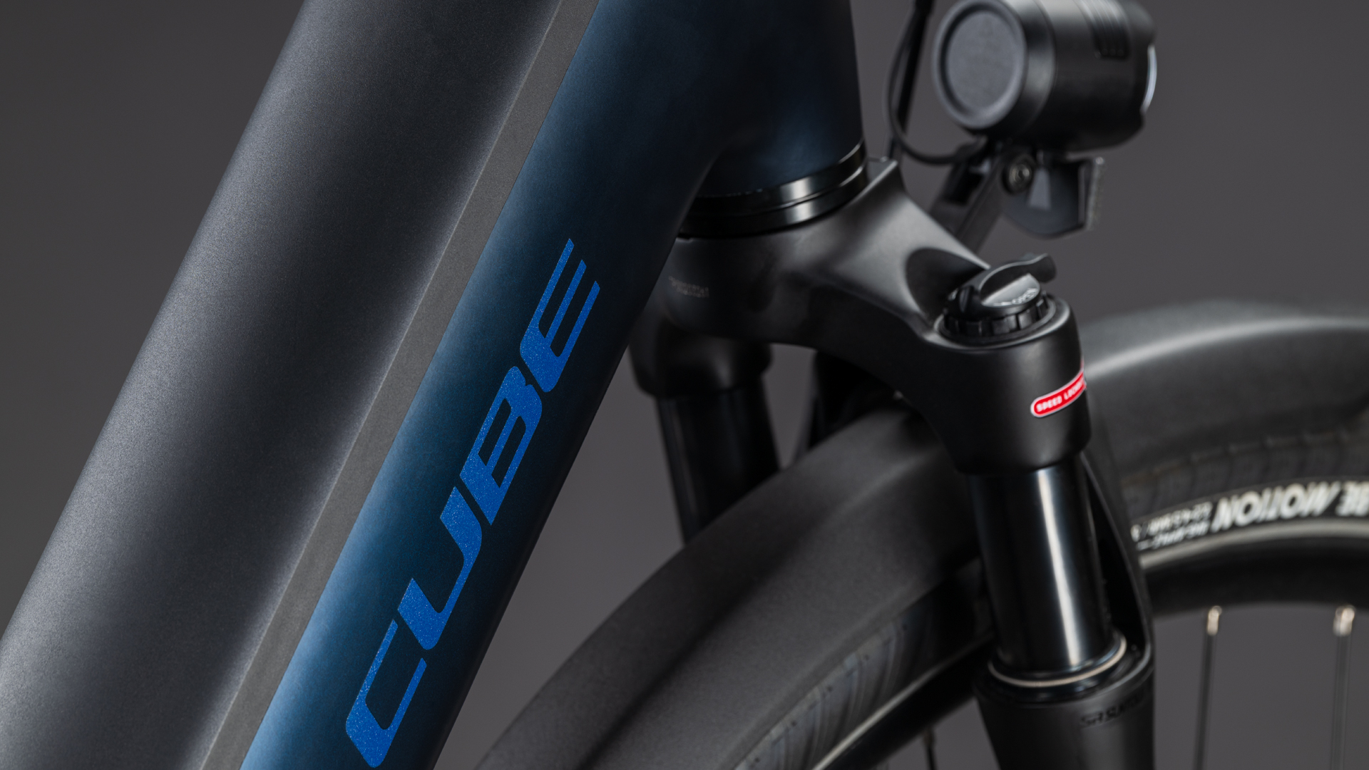 BICICLETA ELECTRICA CUBE SUPREME HYBRID DELUXE ONE 600 EASY ENTRY INDIGOBLUE SWITCH 2026 54 cm [2]