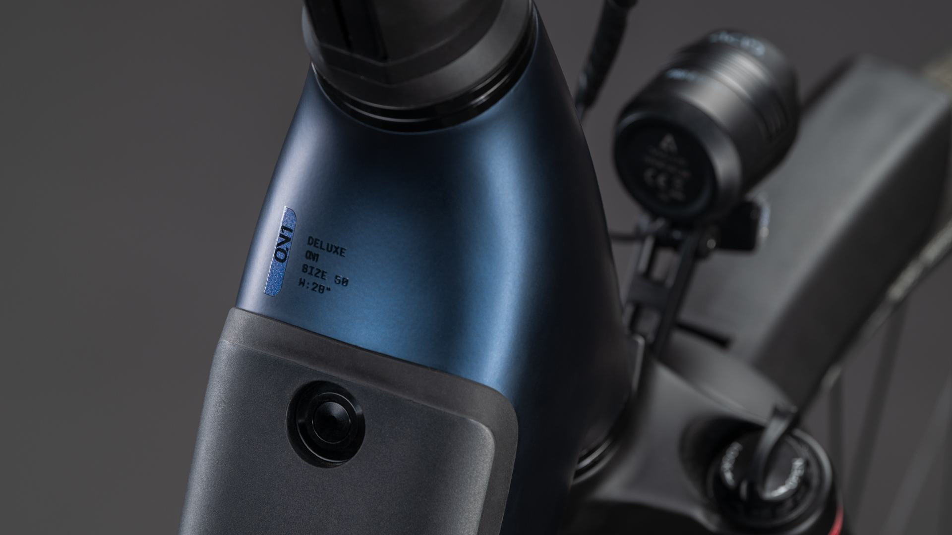 BICICLETA ELECTRICA CUBE SUPREME HYBRID DELUXE ONE 600 EASY ENTRY INDIGOBLUE SWITCH 2026 58 cm [1]