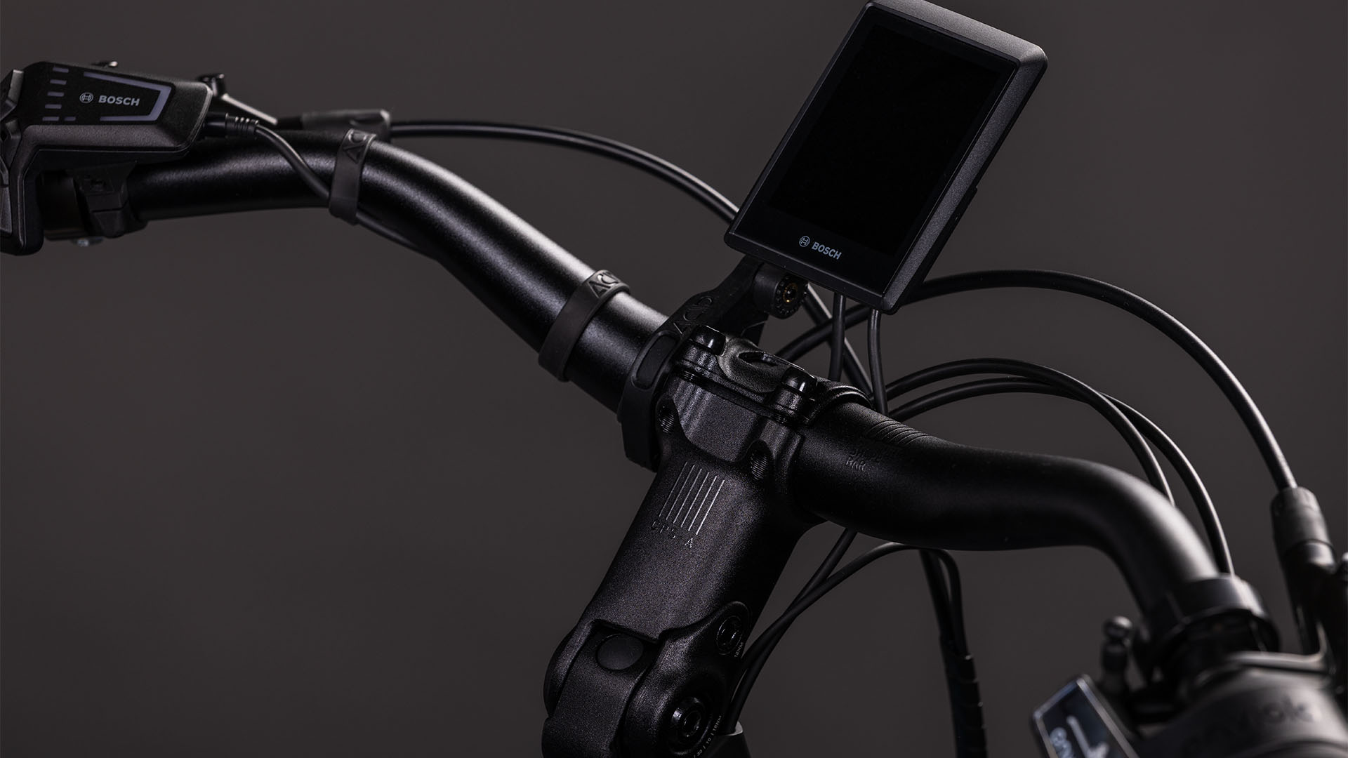 BICICLETA ELECTRICA CUBE SUPREME HYBRID DELUXE PRO 600 EASY ENTRY ELECTRICBLUE CHROME 2026 50 cm [2]