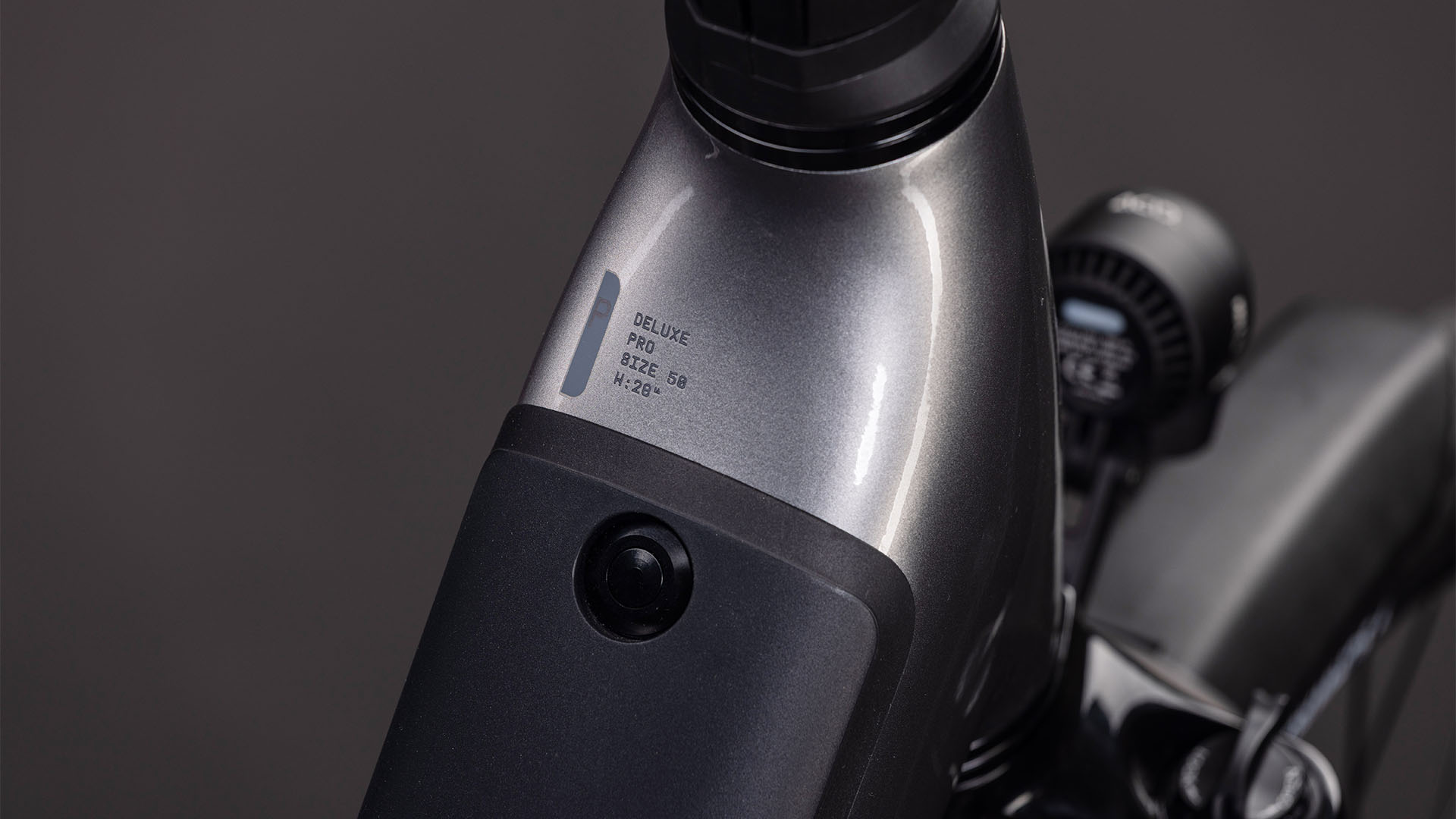 BICICLETA ELECTRICA CUBE SUPREME HYBRID DELUXE PRO 600 EASY ENTRY QUICKSILVER GREY 2026 46 cm [1]