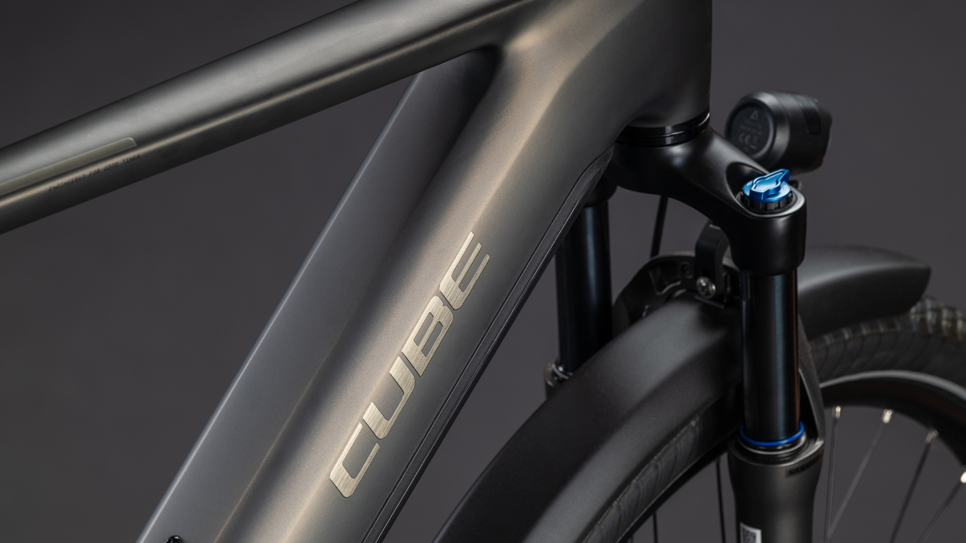 BICICLETA ELECTRICA CUBE TOURING HYBRID COMFORT SLX 800 CHARCOAL CHROME 2026 62 cm [2]