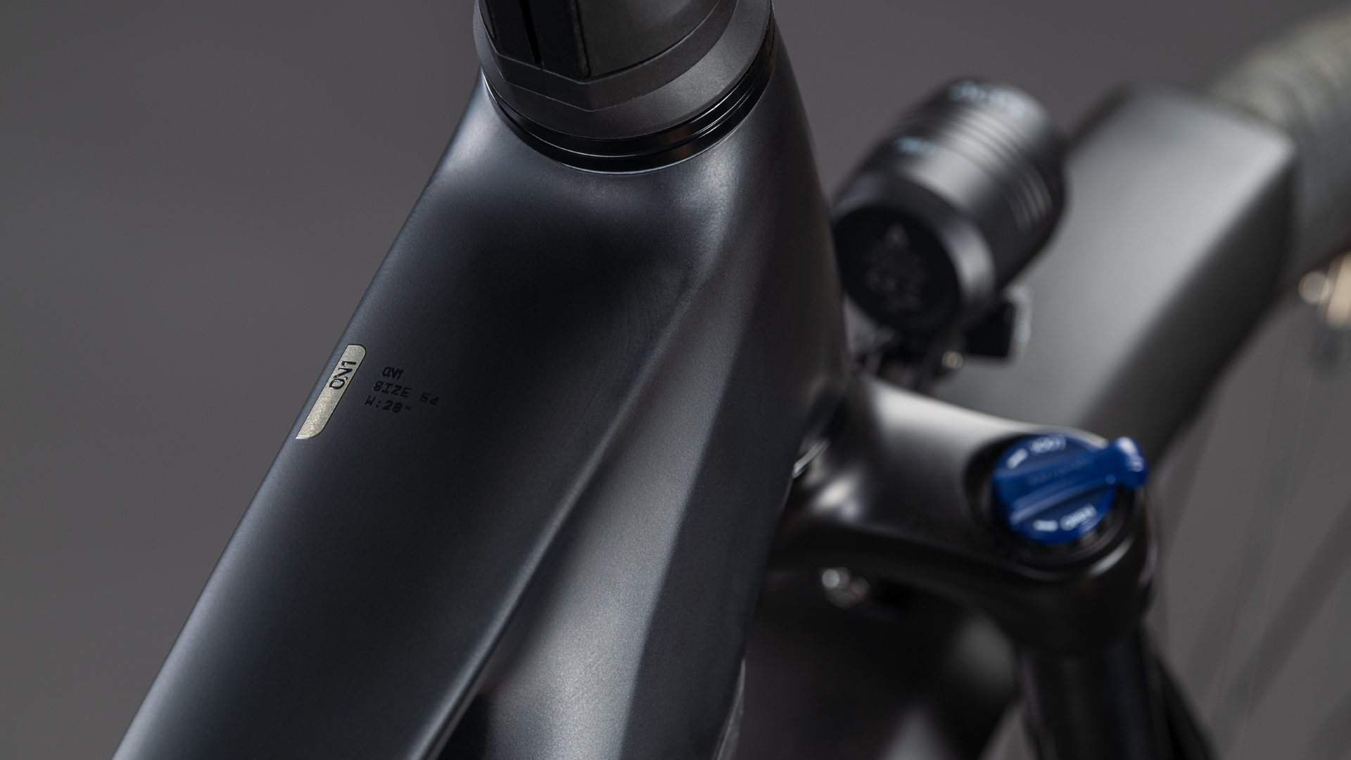 BICICLETA ELECTRICA CUBE TOURING HYBRID ONE 600 COAL CHROME 2026 62 cm [1]