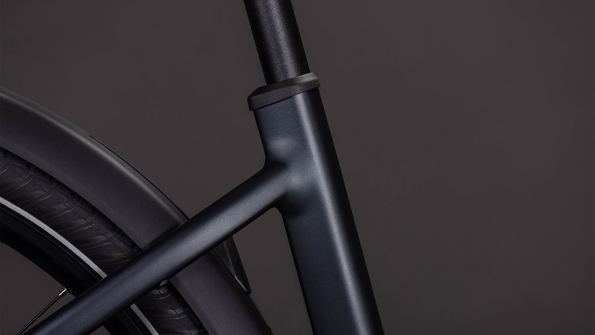 BICICLETA ELECTRICA CUBE TOURING HYBRID ONE 600 EASY ENTRY COAL CHROME 2026 50 cm [4]