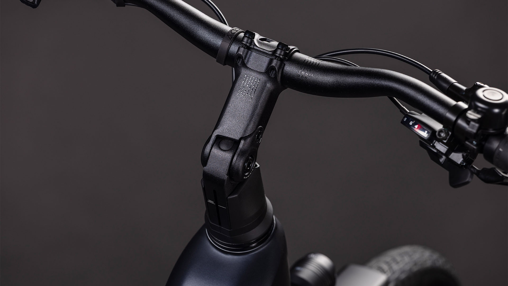 BICICLETA ELECTRICA CUBE TOURING HYBRID ONE 600 EASY ENTRY COAL CHROME 2026 58cm [2]