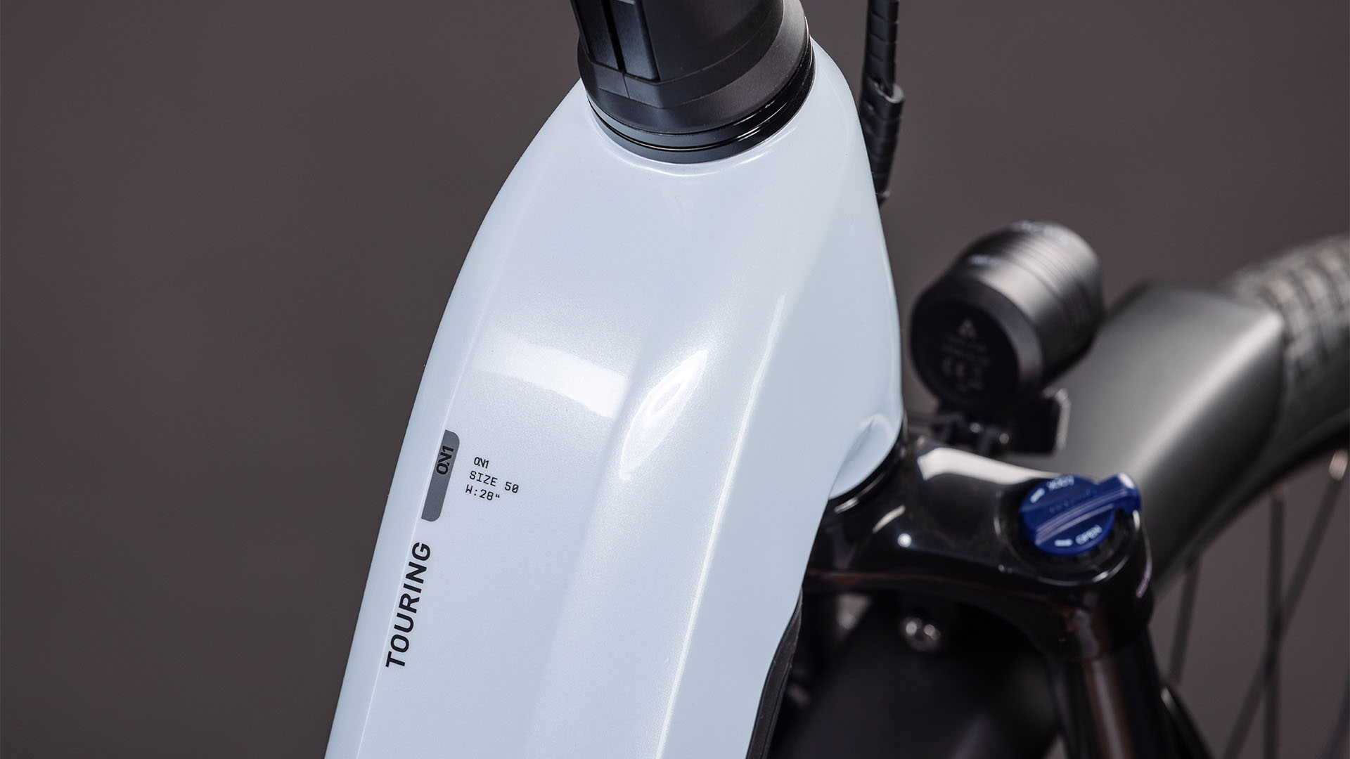 BICICLETA ELECTRICA CUBE TOURING HYBRID ONE 600 EASY ENTRY GLACIER REFLEX 2026 62cm [1]