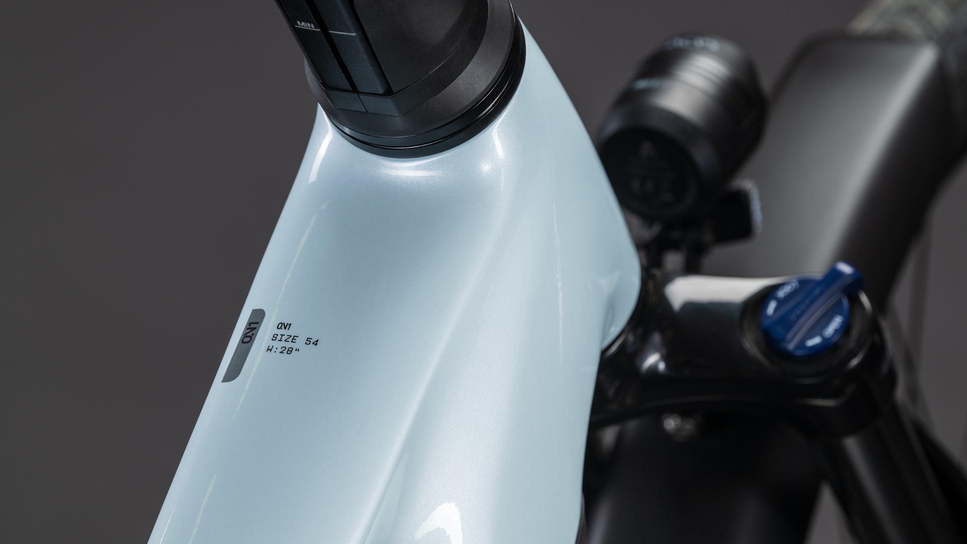 BICICLETA ELECTRICA CUBE TOURING HYBRID ONE 600 GLACIER REFLEX 2026 58 cm [1]