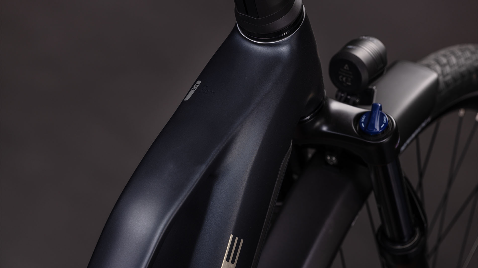 BICICLETA ELECTRICA CUBE TOURING HYBRID ONE 600 TRAPEZE COAL CHROME 2026 50 cm [1]