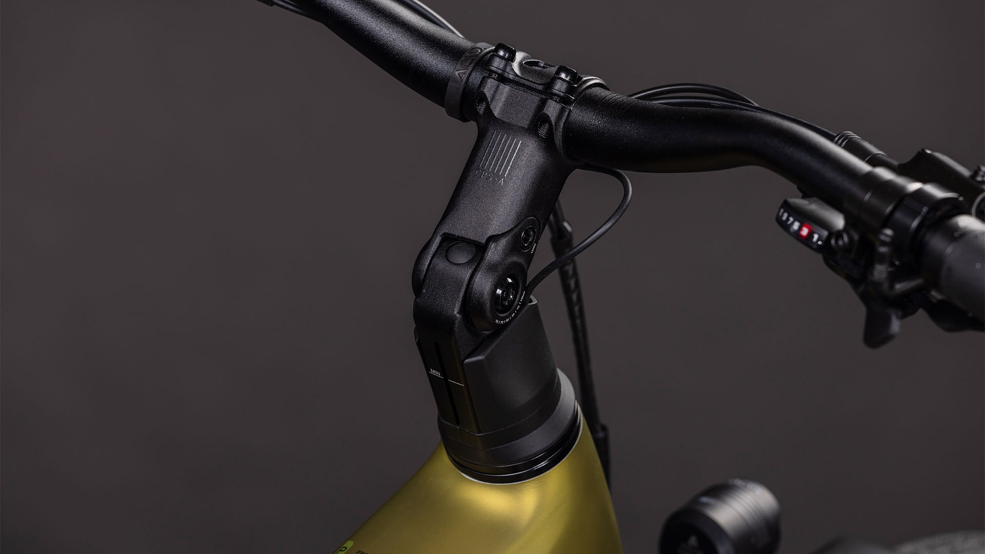 BICICLETA ELECTRICA CUBE TOURING HYBRID PRO 800 GOLDENLIME BLACK 2026 58 cm [2]