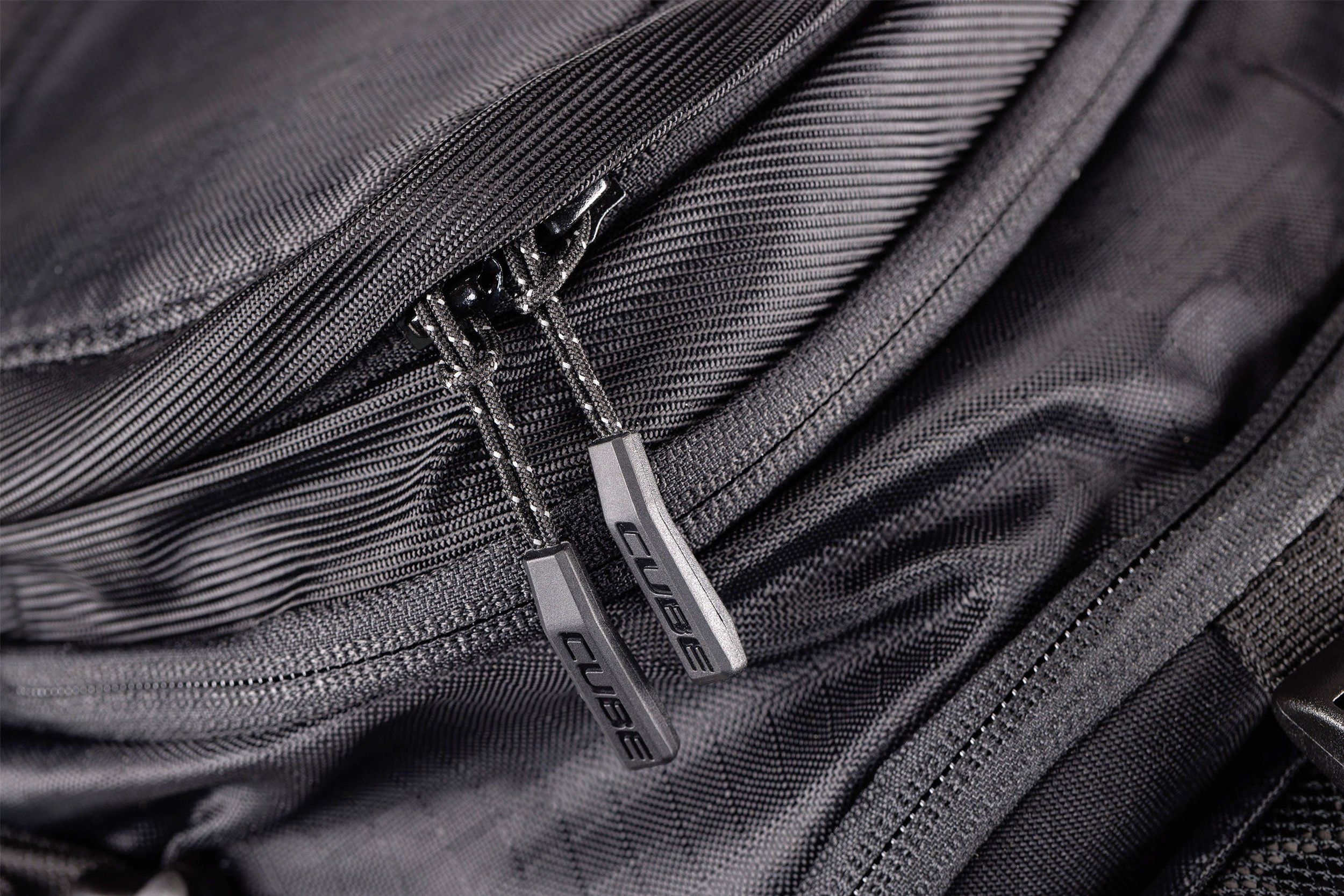 SNUR FERMOAR CUBE ZIPPER PULLER BLACK Large [1]