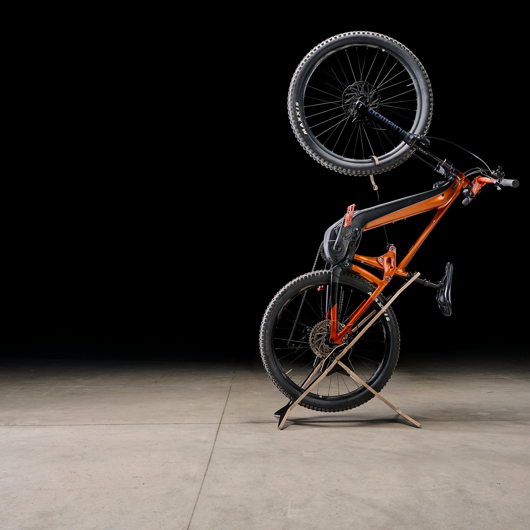 Transport si depozitare SUPORT BICICLETA MTB HOPPER VERTICAL