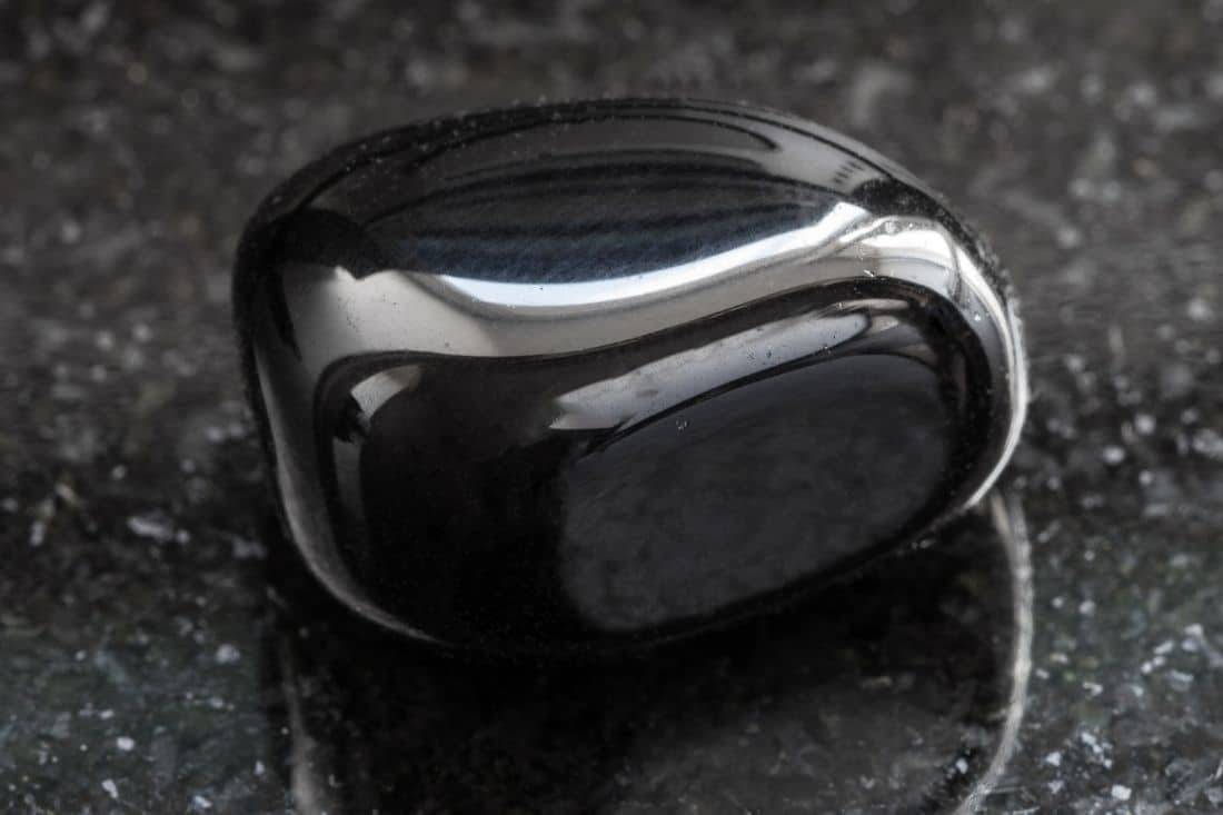 Bijuterii cu onix negru - piatra puterii, protectiei si a increderii in sine