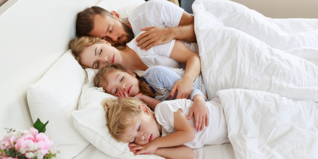 De ce este avantajos co-sleepingul?