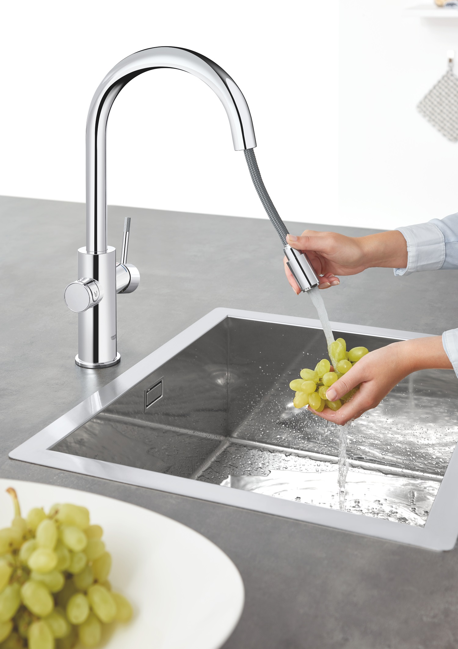 Baterie bucatarie Grohe 1010730001, 0.6 bar, 419 mm, 219 mm, 1 orificii instalare, 3 sprayuri, 150 unghi pivotare, Crom