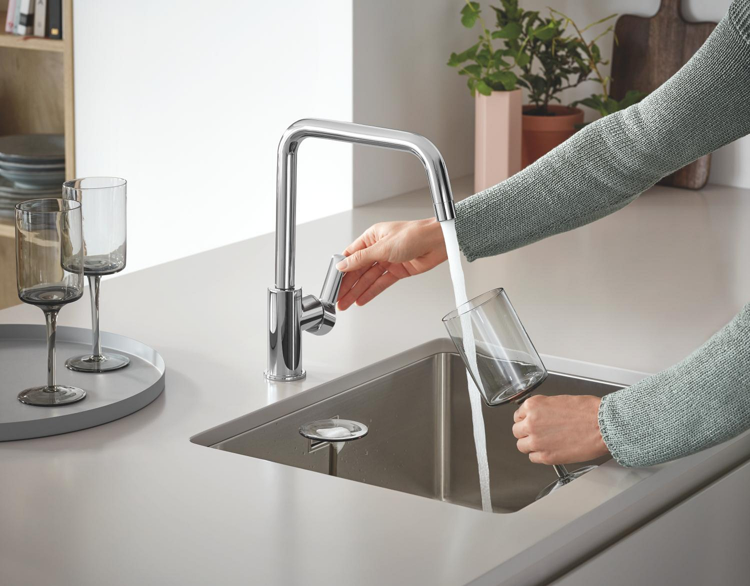 Baterie bucatarie Grohe 1012420000, 0.6 bar, 310 mm, 228 mm, 1 orificii instalare, 1 sprayuri, 150 unghi pivotare, Crom
