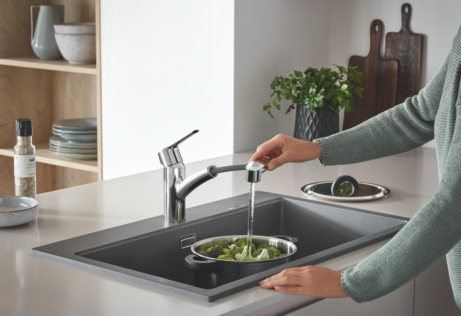 Baterie de bucatarie Grohe 30531001, 1 bar, 185 mm, 227 mm, 1 orificii instalare, 2 sprayuri, 90 unghi pivotare, Crom