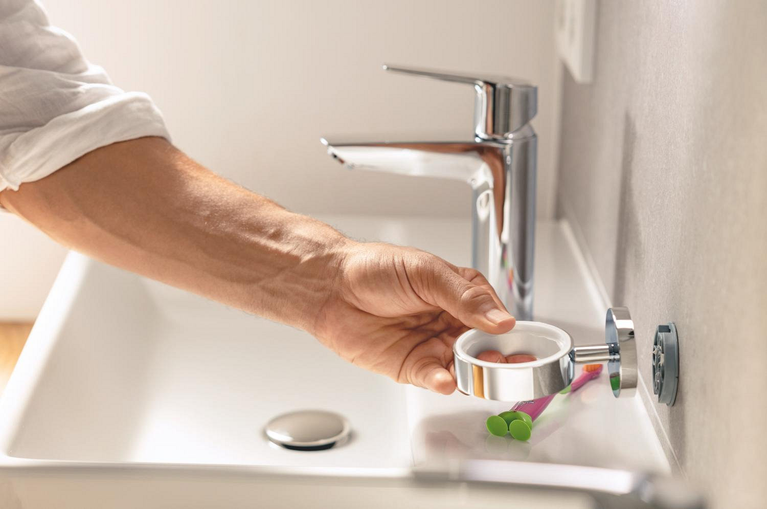Dozator sapun lichid Grohe 41195000, 157 mm, 126 mm, 2 orificii instalare, 160 volum ml, pe perete, Crom