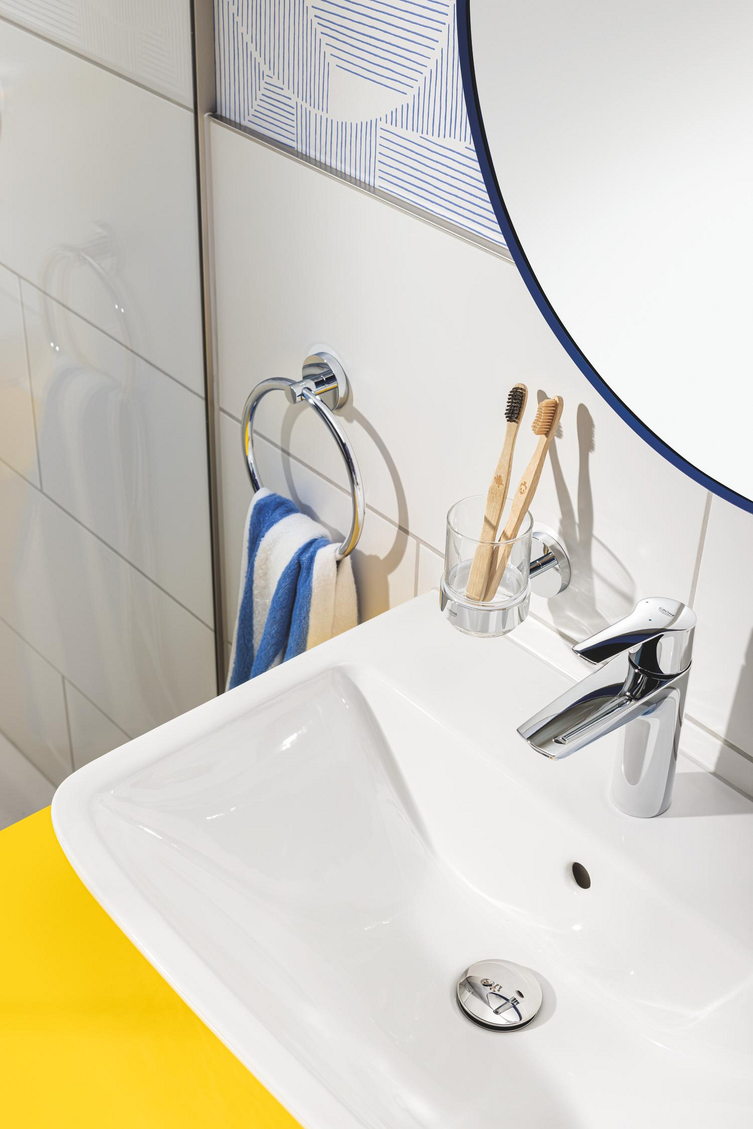 Inel prosop Grohe 41174000, 200 mm, 1 rafturi, 2 orificii instalare, pivotanta, pe perete, metal, Crom