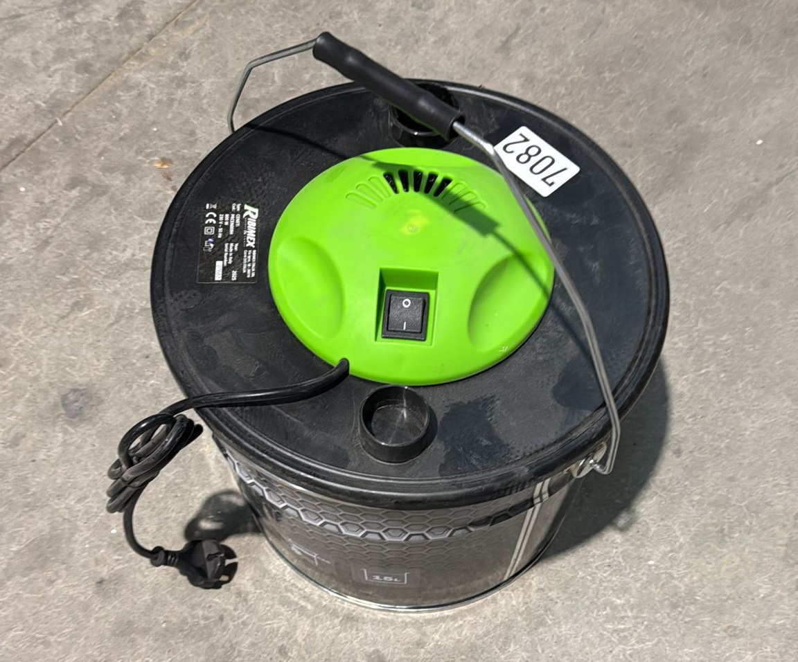 PRODUS RESIGILAT CU DEFECTE ESTETICE DAR IN PERFECTA STARE DE FUNCTIONARE cod 7082 !!! Aspirator pentru cenusa Ribimex Ceneti 800 W 15 l 220 V