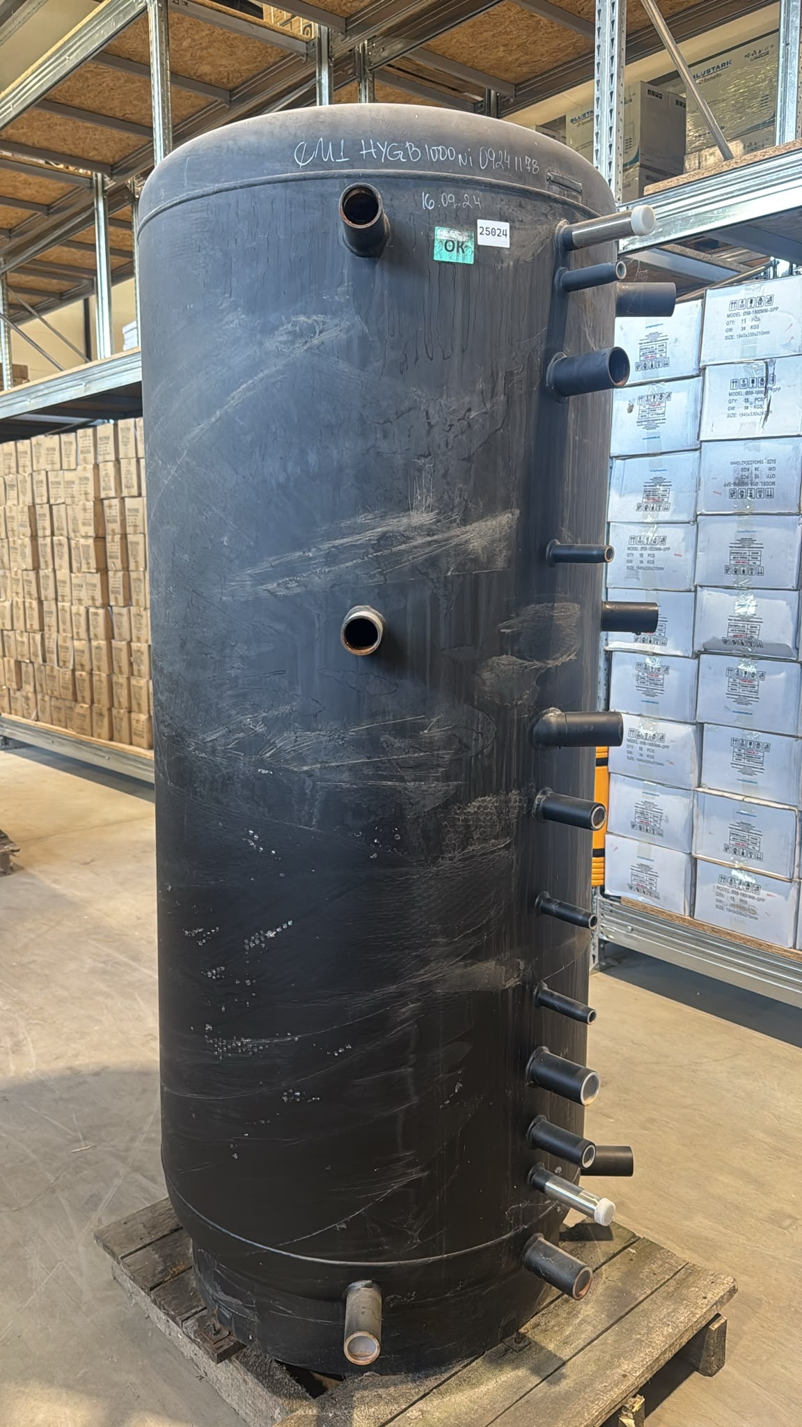 PRODUS RESIGILAT CU DEFECTE ESTETICE PERFECTA STARE DE FUNCTIONARE LIPSA IZOLATIE!!! Boiler igienic combinat SUNSYSTEM HYG B 1000 fără serpentină 1000 litri pentru producerea și depozitarea apei calde menajere igienice și încălzire