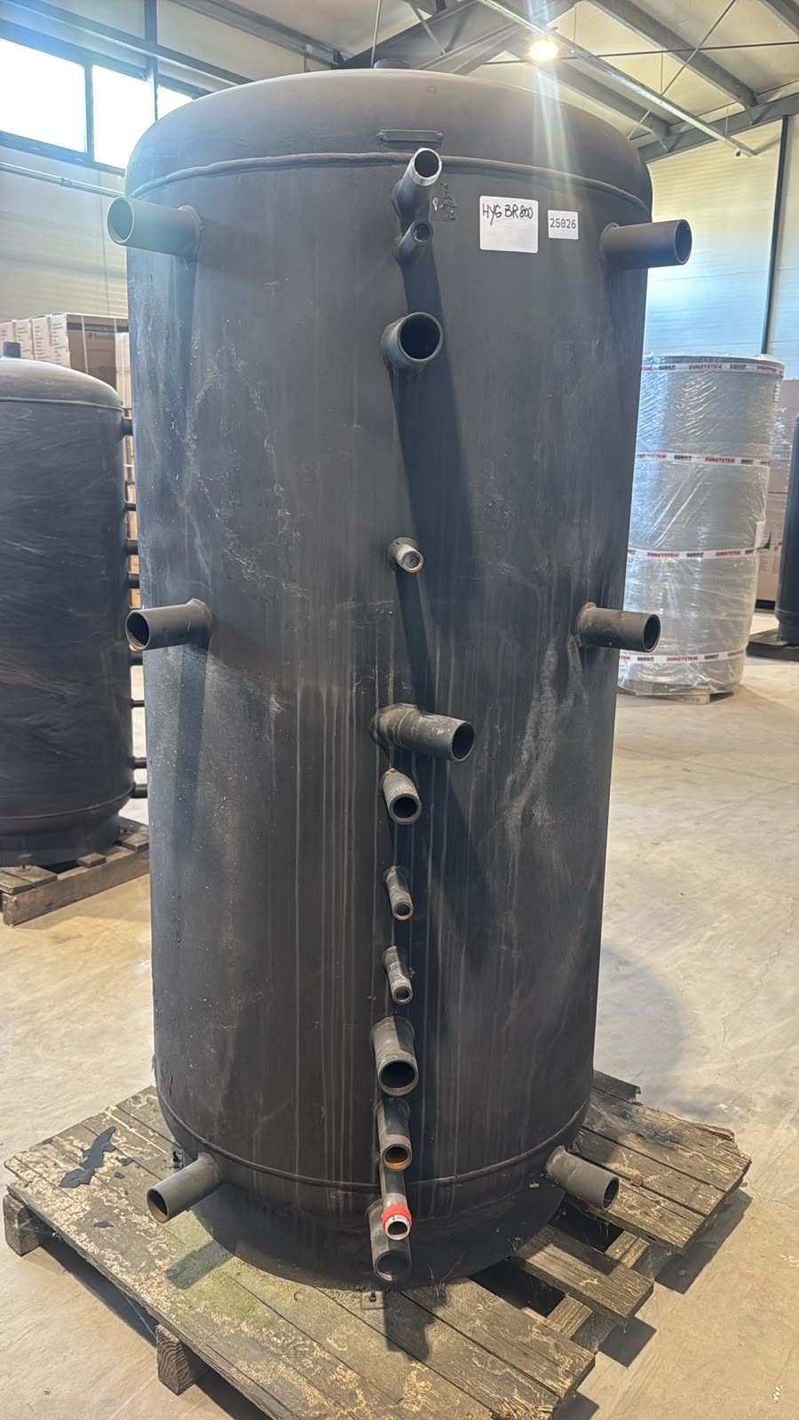PRODUS RESIGILAT CU DEFECTE ESTETICE PERFECTA STARE DE FUNCTIONARE LIPSA IZOLATIE!!! Boiler igienic combinat SUNSYSTEM HYG BR 800 cu o serpentină 800 litri pentru producerea și depozitarea apei calde menajere igienice și încălzire