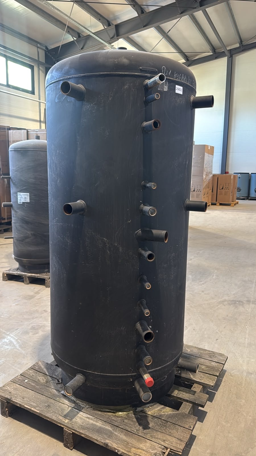 PRODUS RESIGILAT CU DEFECTE ESTETICE PERFECTA STARE DE FUNCTIONARE LIPSA IZOLATIE!!! Boiler igienic combinat SUNSYSTEM HYG BR2 800 cu doua serpentine 800 litri pentru producerea și depozitarea apei calde menajere igienice și încălzire
