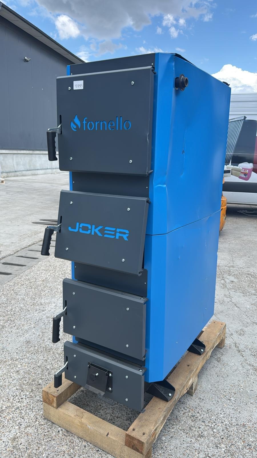 PRODUS RESIGILAT NOU PREZINTA LOVITURI DAR IN PERFECTA STARE DE FUNCTIONARE cod 15995 !!! Cazan (centrala) pe combustibil solid (lemn carbune) Fornello JOKER 42 kW cu Ventilator si Automatizare