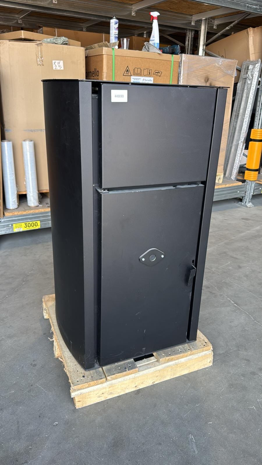 PRODUS RESIGILAT NOU CU MICI LOVITURI IN PERFECTA STARE DE FUNCTIONARE 446690 !!! Centrala pe peleti Fornello Fiama Confort B 25 kw complet echipata pentru incalzire pompa vas expansiune automatizare buncar peleti 25 kg  tiraj fortat culoar