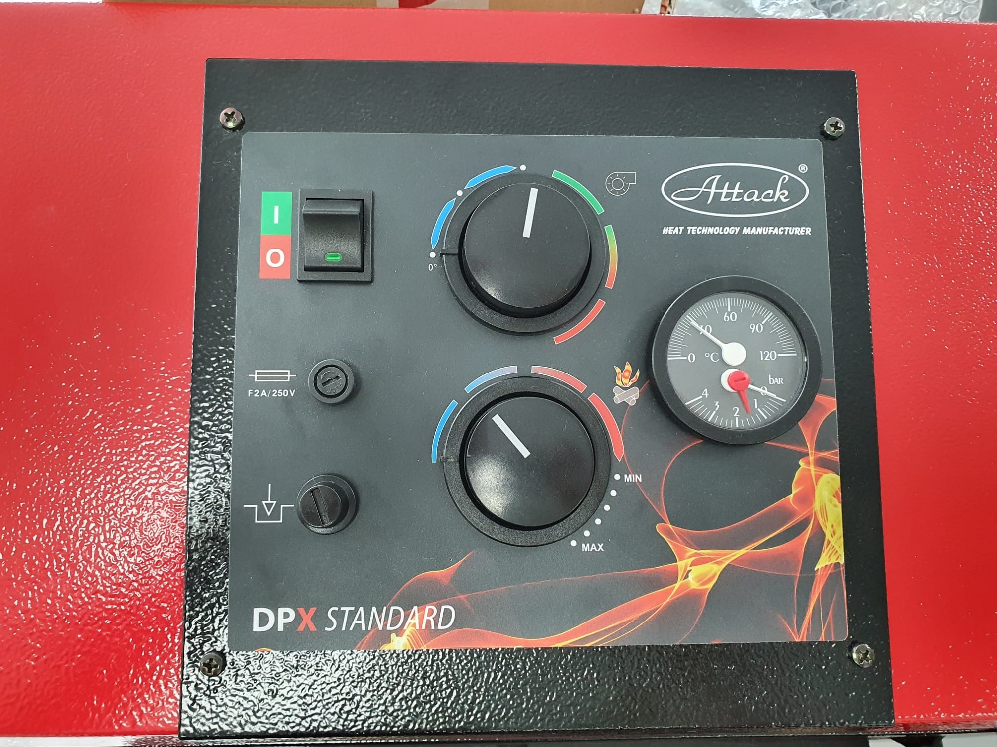 Pachet basic Cazan (centrala) pe combustibil solid, Attack DPX