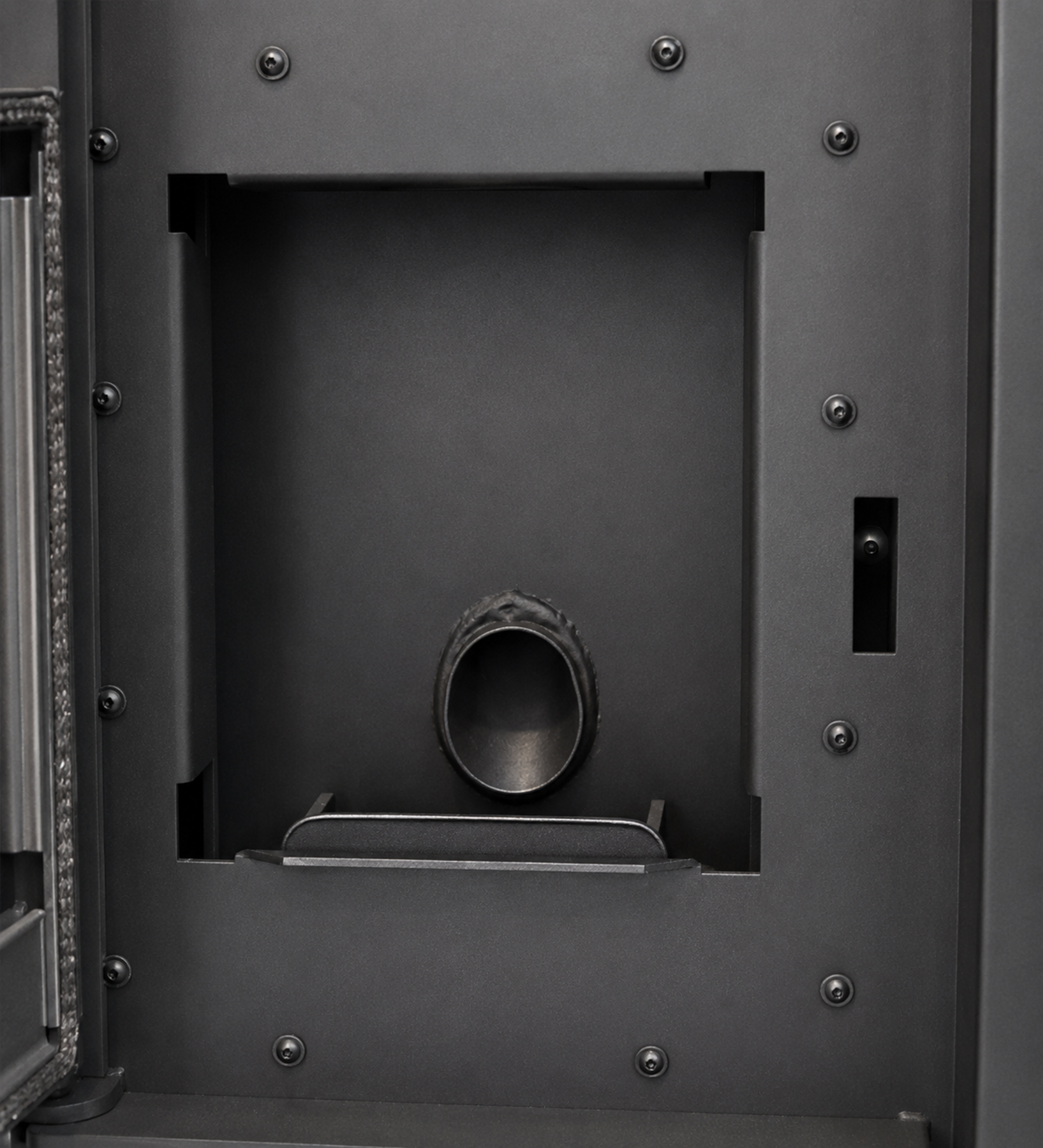 Pachet cazan pe peleti Fornello SERENA B 25 kw complet echipat cu pompa de circulatie vas de expansiune supapa siguranta telecomanda culoare Black arzator fonta kit evacuare 2.5 ml pentru suprafete pana la 150 mp