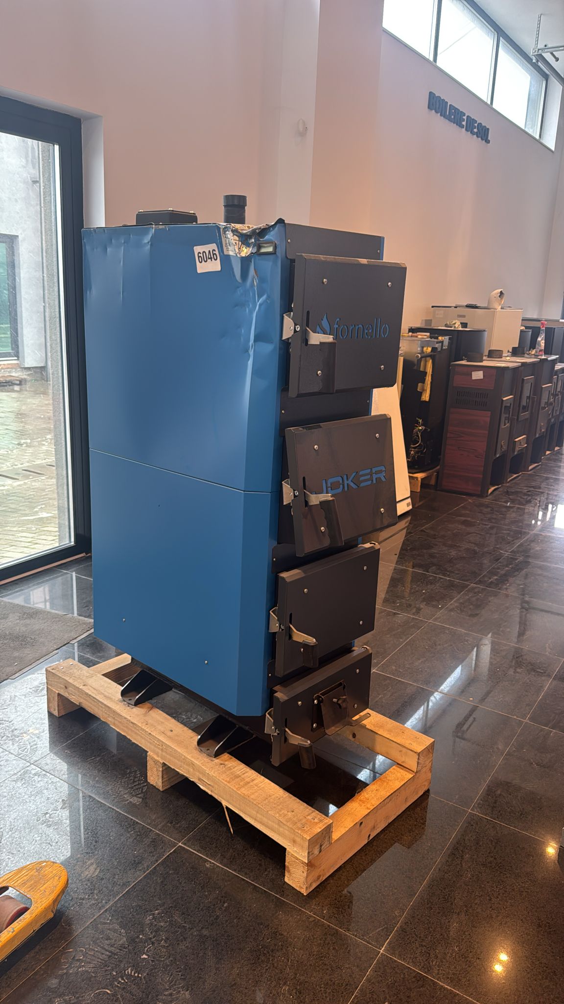PRODUS RESIGILAT NOU PREZINTA LOVITURI DAR IN PERFECTA STARE DE FUNCTIONARE cod 6046 !!! Cazan (centrala) pe combustibil solid (lemn carbune) Fornello JOKER 29 kW cu Ventilator si Automatizare