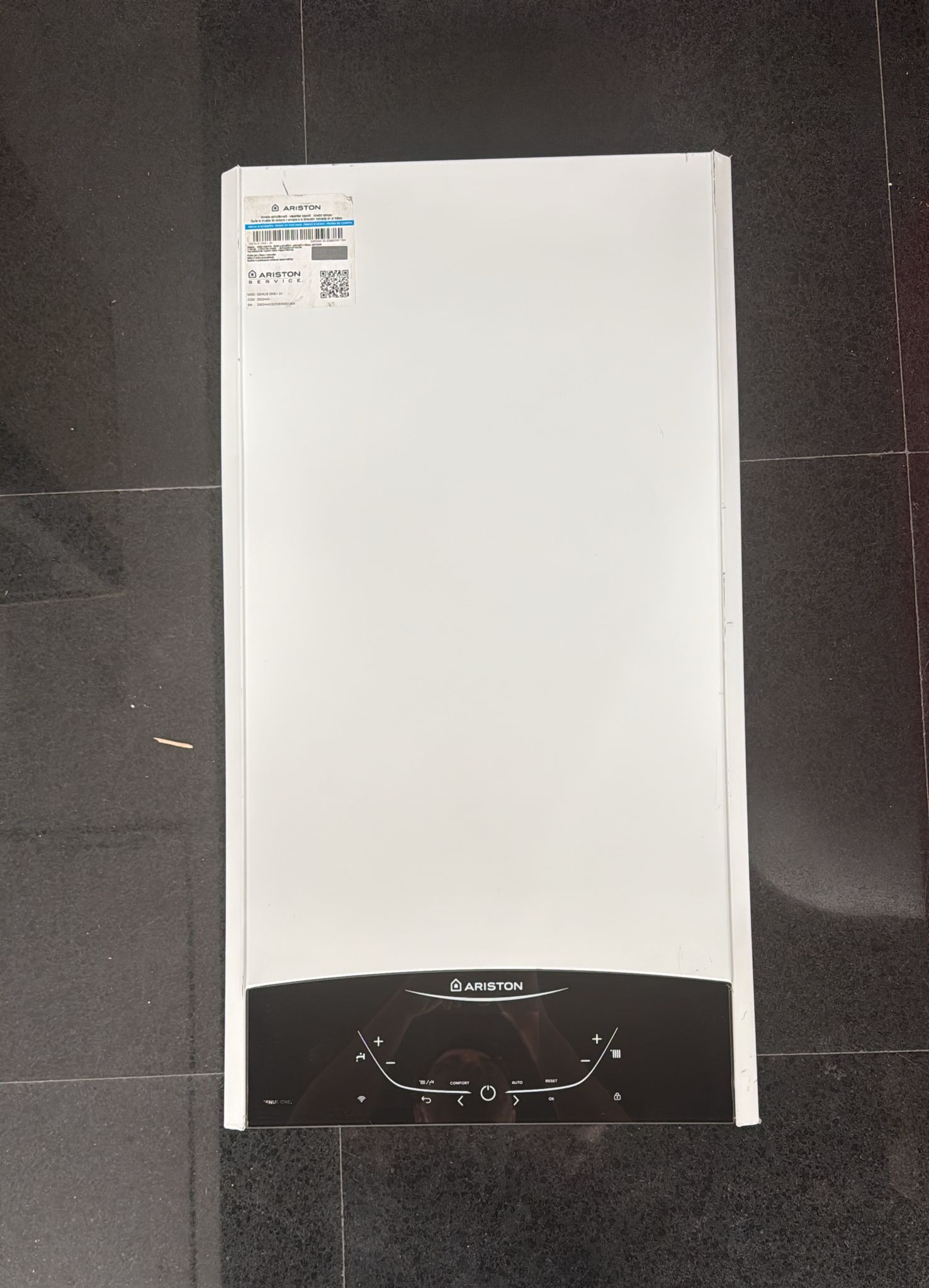 PRODUS RESIGILAT SAU USOR LOVIT DAR IN PERFECTA STARE DE FUNCTIONARE (9986) !!! Centrala termica murala in condensare Ariston Genus One+ 24 Gaz Tiraj fortat 24 kW fara kit de evacuare