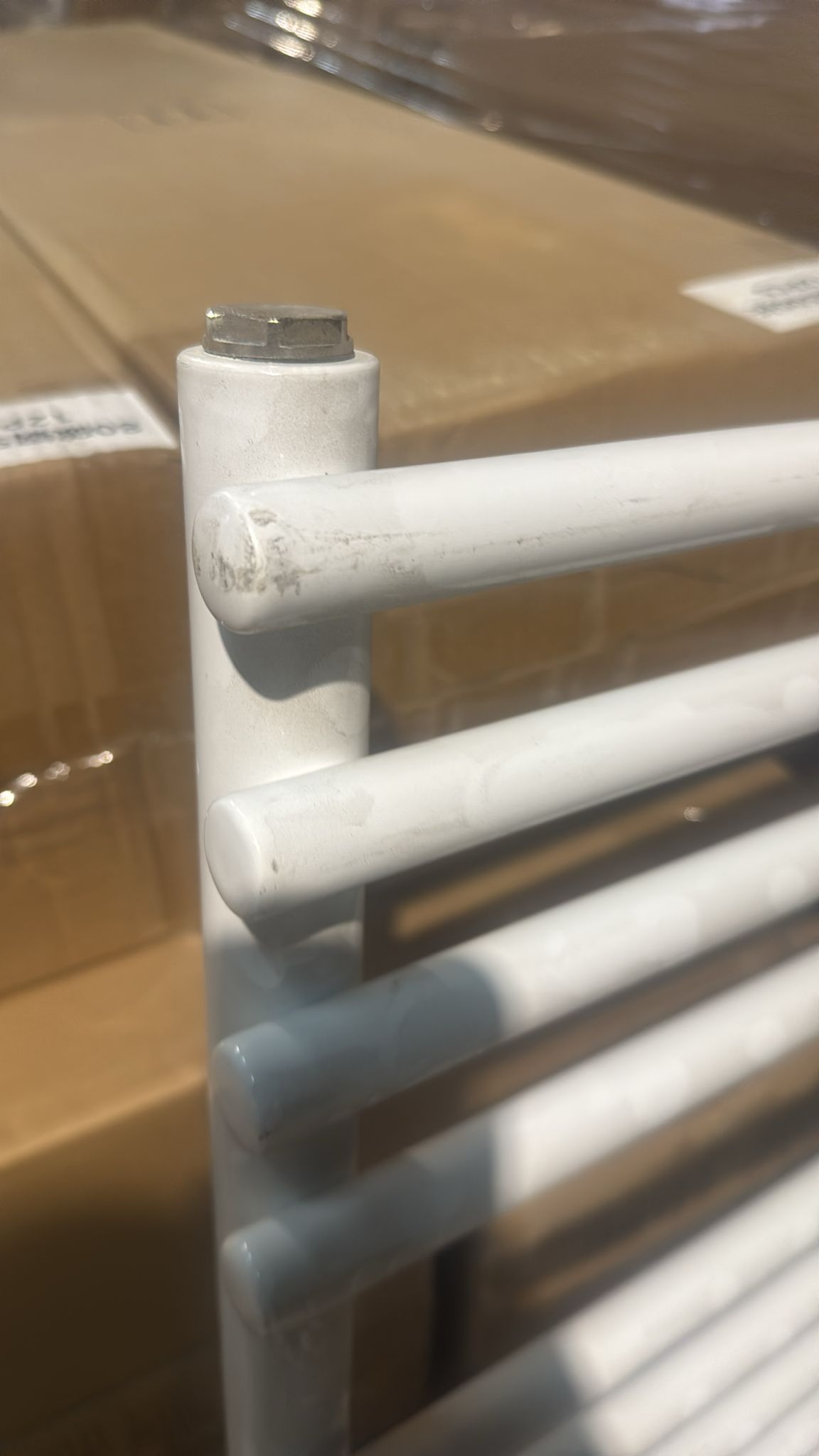 PRODUS RESIGILAT CU DEFECTE ESTETICE DAR IN PERFECTA STARE DE FUNCTIONARE cod 7055 !!! Radiator (calorifer) baie portprosop electric iVigo EHR 5023 600 W 500x1250 mm culoare alb