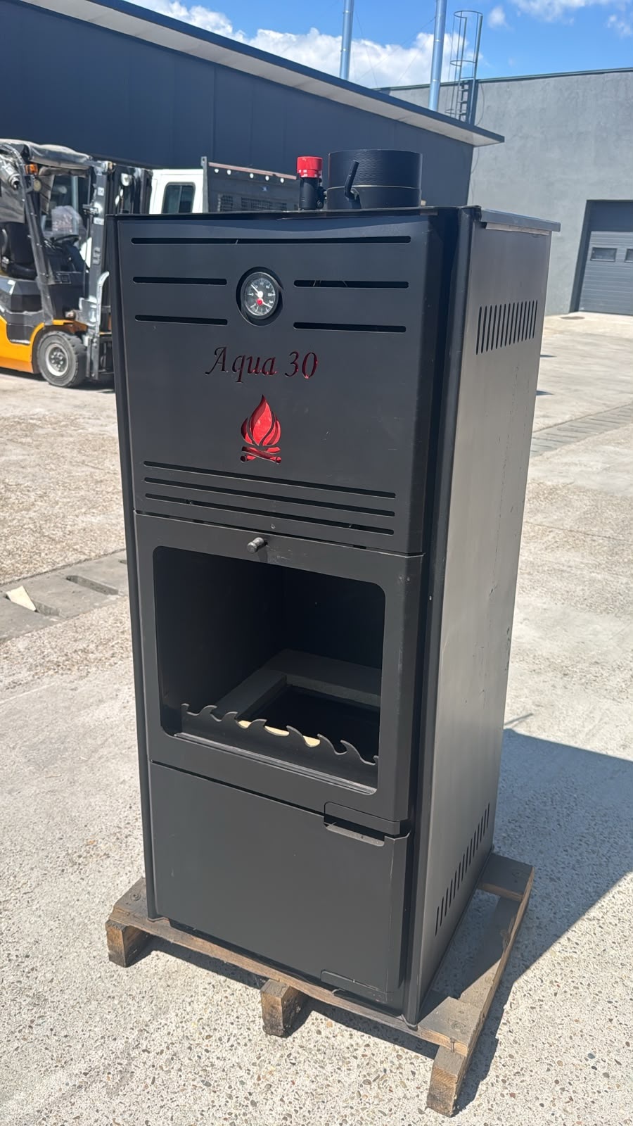 PRODUS RECONDITIONAT CU ZGARIETURI MINORE DAR IN PERFECTA STARE DE FUNCTIONARE 12800 !!!Termosemineu combustibil solid AQUA PREMIUM 30 Kw MIKLOS STEEL