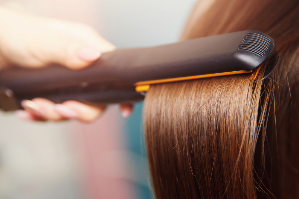 Cum să-ți ondulezi părul cu placa de îndreptat?