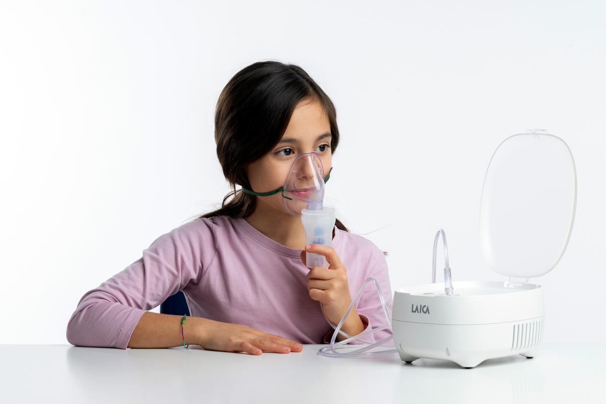 NOU: Aparat de aerosoli Laica NE2015, compartiment accesorii, cu piston, copii si adulti, [12],laicashop.ro