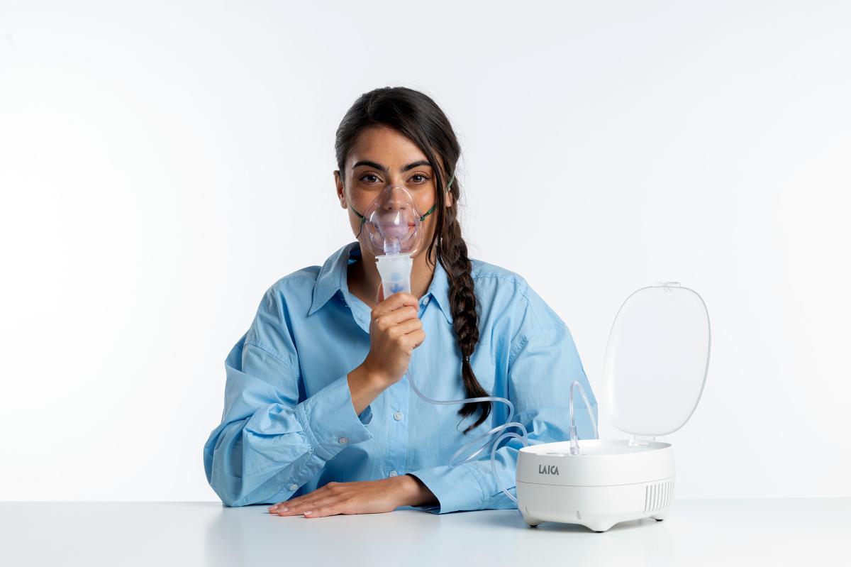 NOU: Aparat de aerosoli Laica NE2015, compartiment accesorii, cu piston, copii si adulti, [10],laicashop.ro