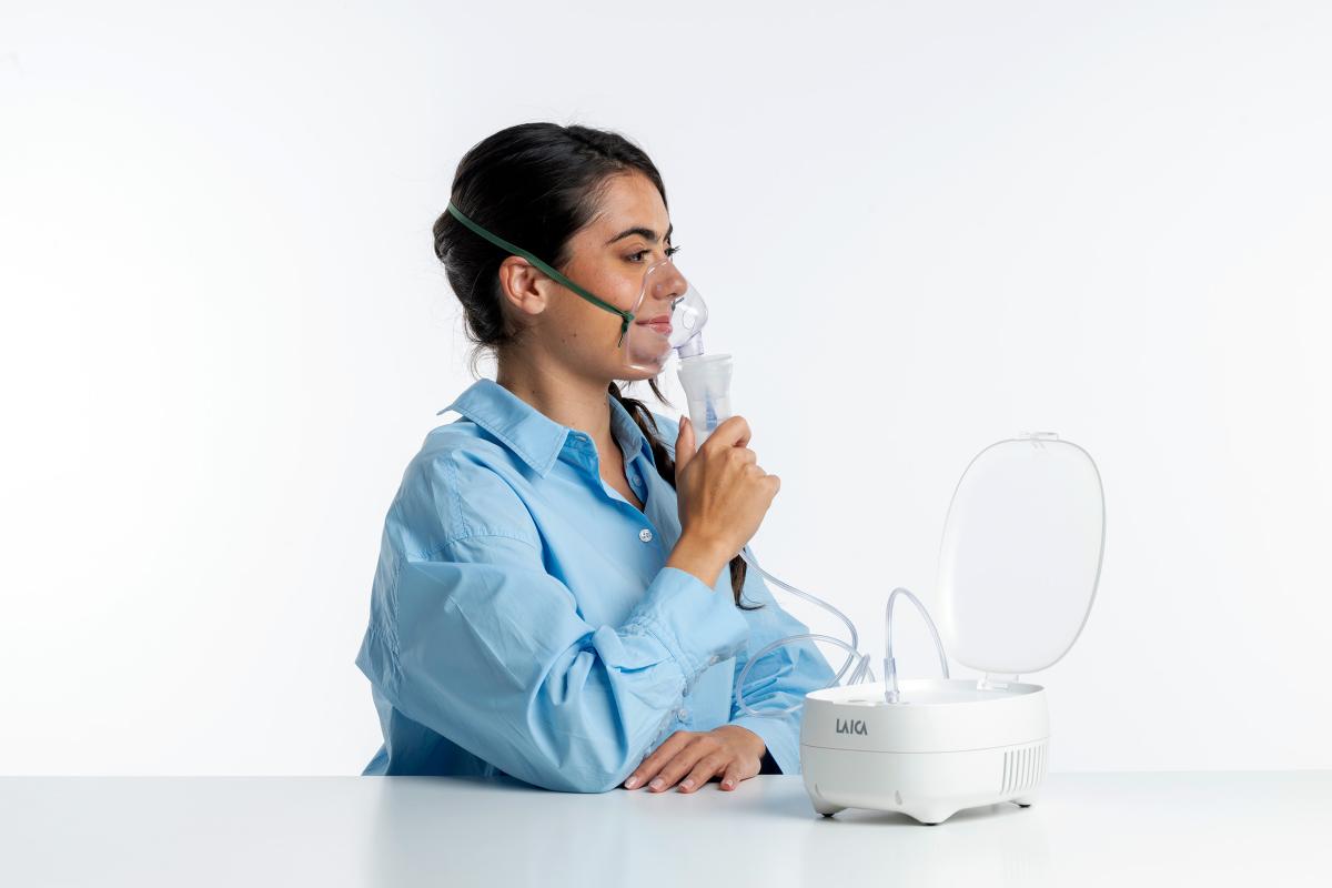 NOU: Aparat de aerosoli Laica NE2015, compartiment accesorii, cu piston, copii si adulti, [13],laicashop.ro