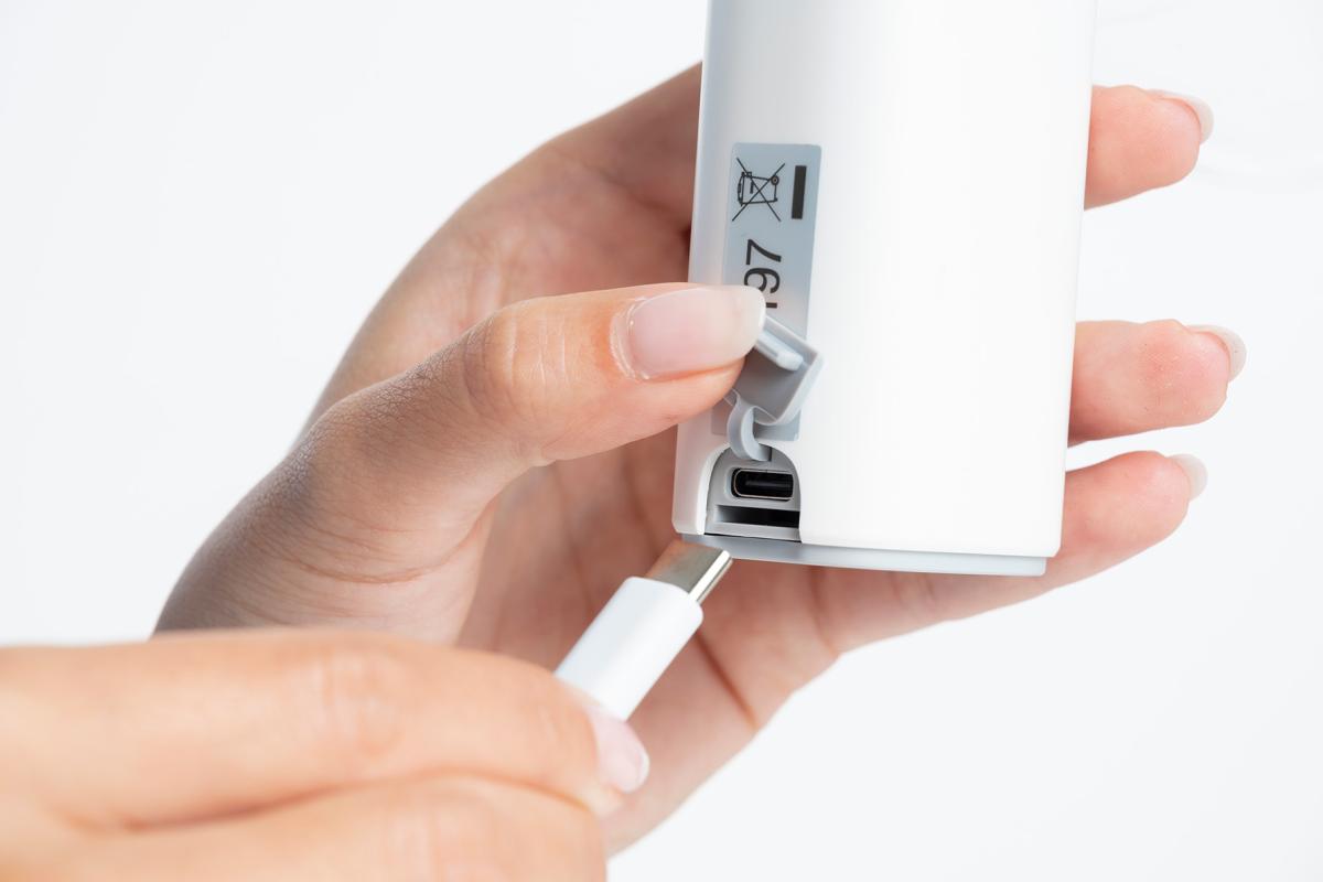 NOU: Aparat de aerosoli portabil Laica NE1012, silentios, copii si adulti, reincarcabil la USB, [5],laicashop.ro