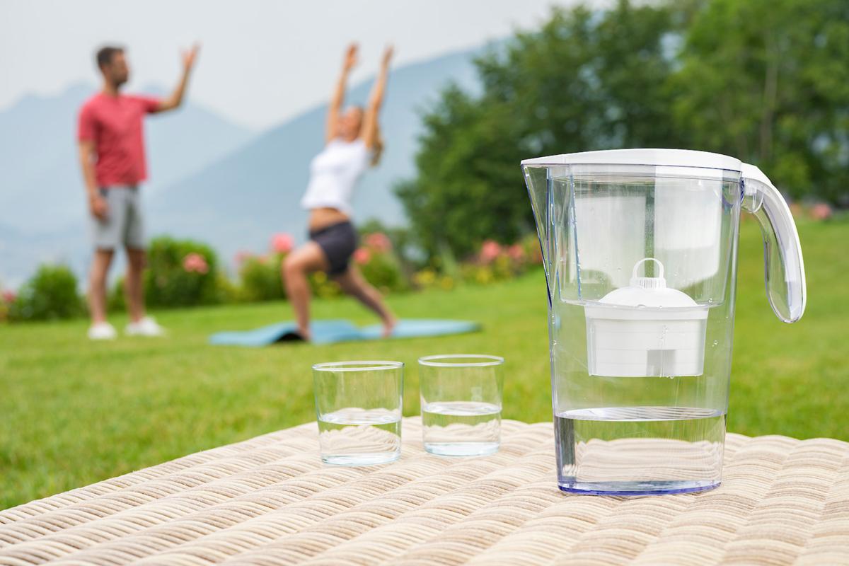 Pachet Cana filtranta de apa Laica Clear Line, 2.3 litri, Alb + 3 filtre Bi-flux, [2],laicashop.ro