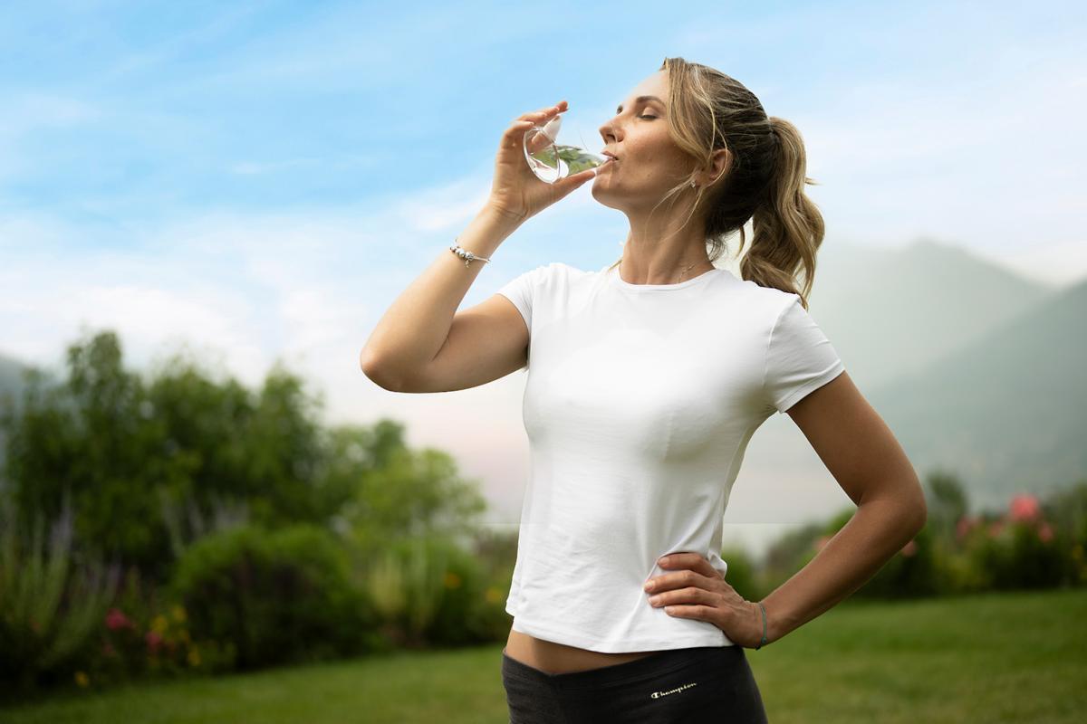 Pachet Cana filtranta de apa Laica Clear Line, 2.3 litri, Alb + 3 filtre Bi-flux, [8],laicashop.ro