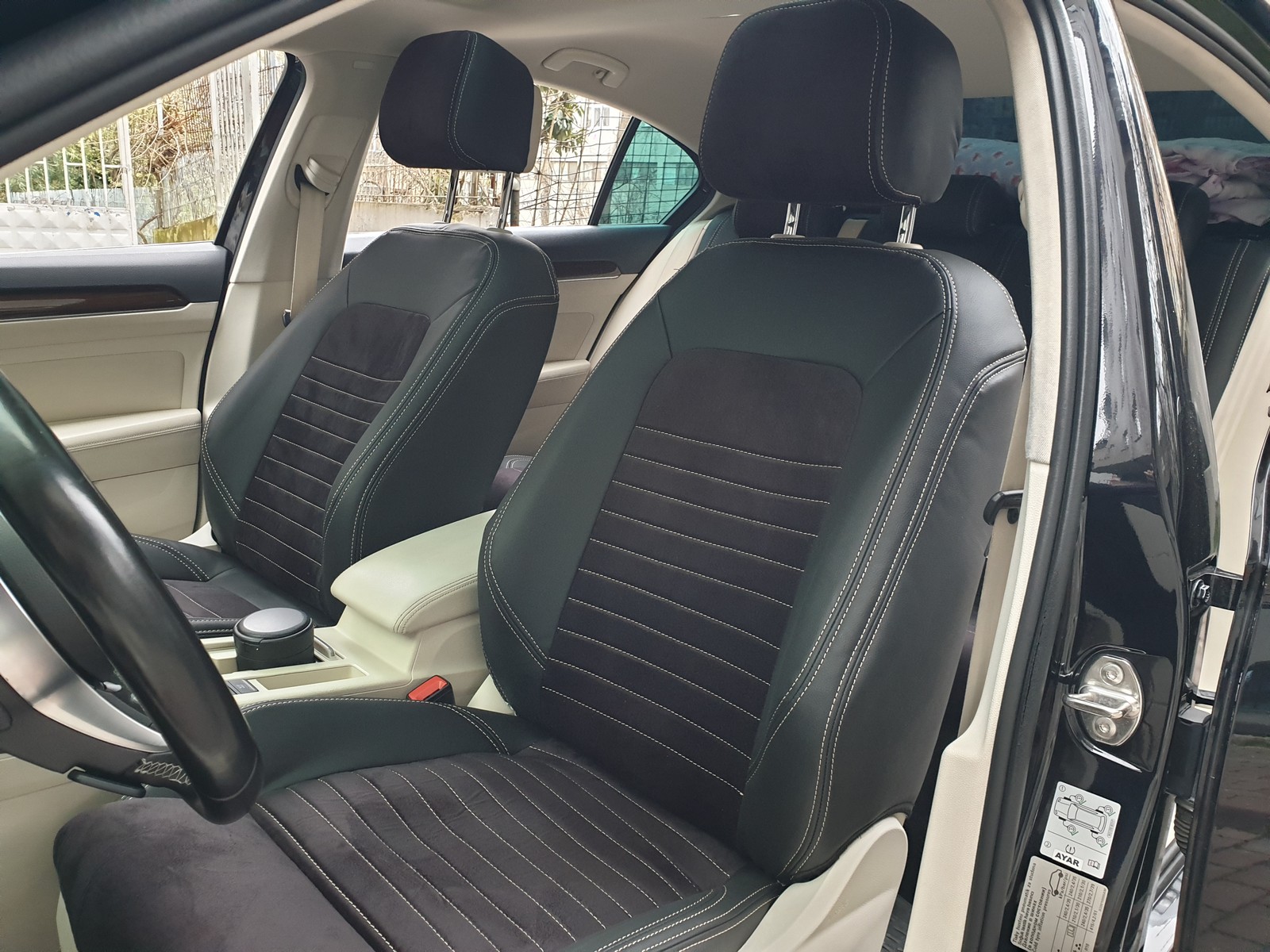 drawer Submerged glass Set huse scaune auto dedicate VW PASSAT B8 CONFORTLINE 2014->, Negru  complet, piele cu textil Pret 800,00 RON
