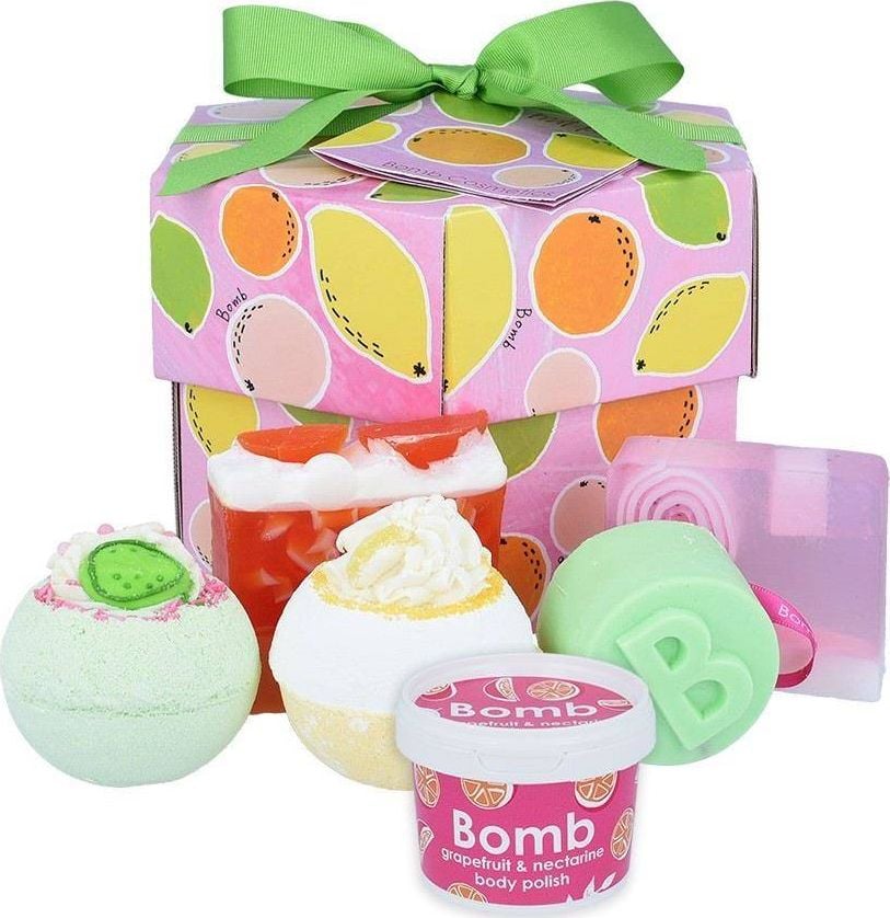 Bomb Cosmetics BOMB COSMETICS_Fruit Basket Handmade Gift Box zestaw kosmetyków Musująca Kula do kąpieli 2szt + Mydło Glicerynowe 2szt + Mini Scrub 120ml + Żel pod prysznic w kostce 120g