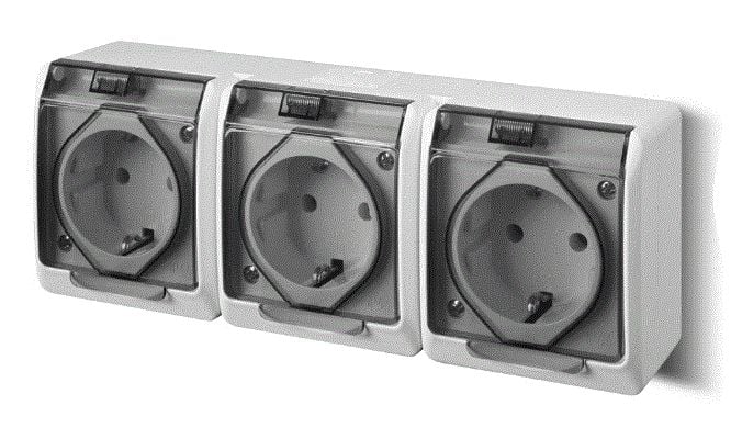 Scaunul Airtight triplei u Schuko clapă 16A IP44 fum / alb (0326-01)